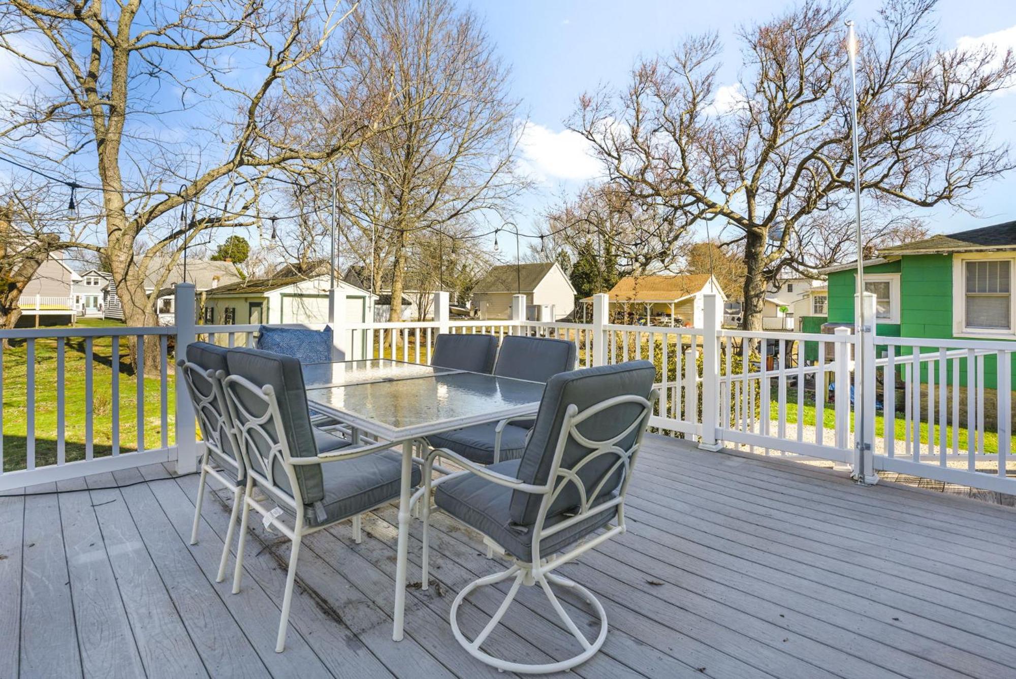 Changing Tide - Downtown Location With Large Deck! Holiday home Chincoteague
