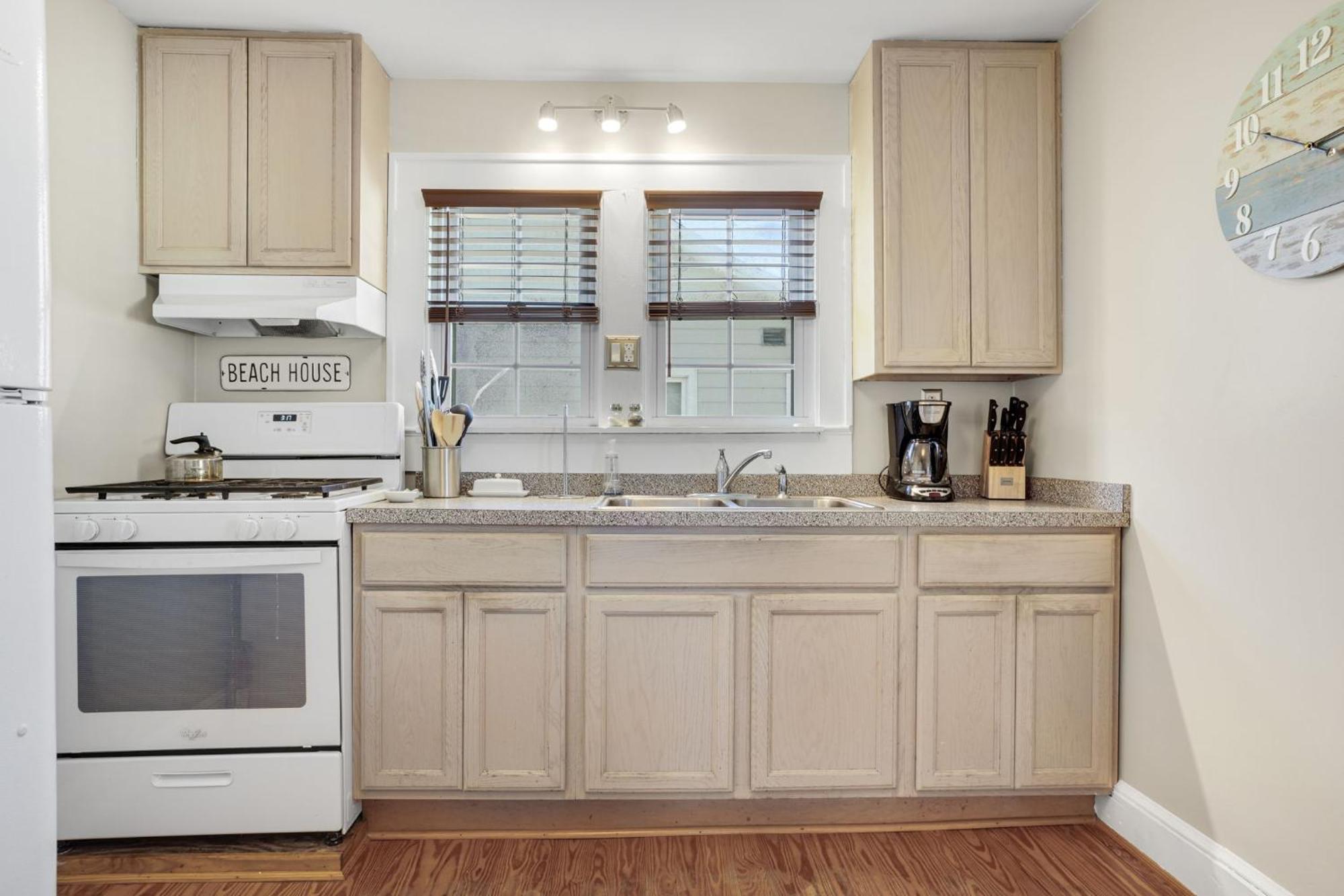 Changing Tide - Downtown Location With Large Deck! *
