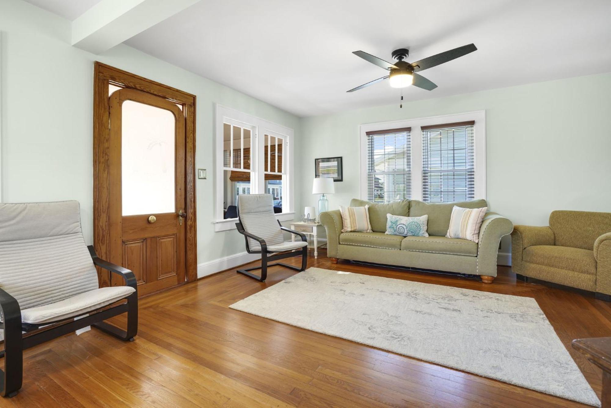Changing Tide - Downtown Location With Large Deck! *