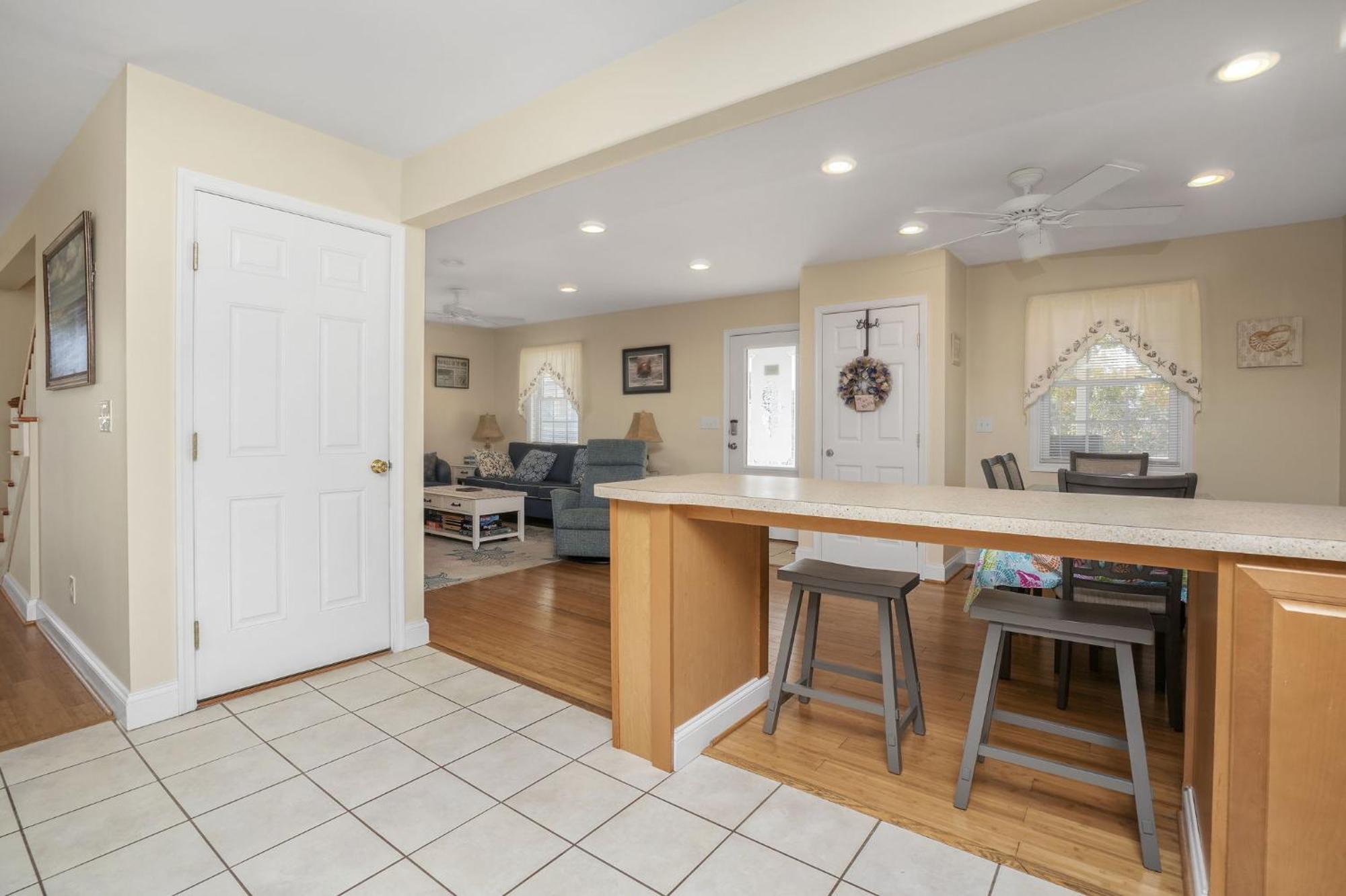 Holiday home Haven - Modern Home; Close To Town!
