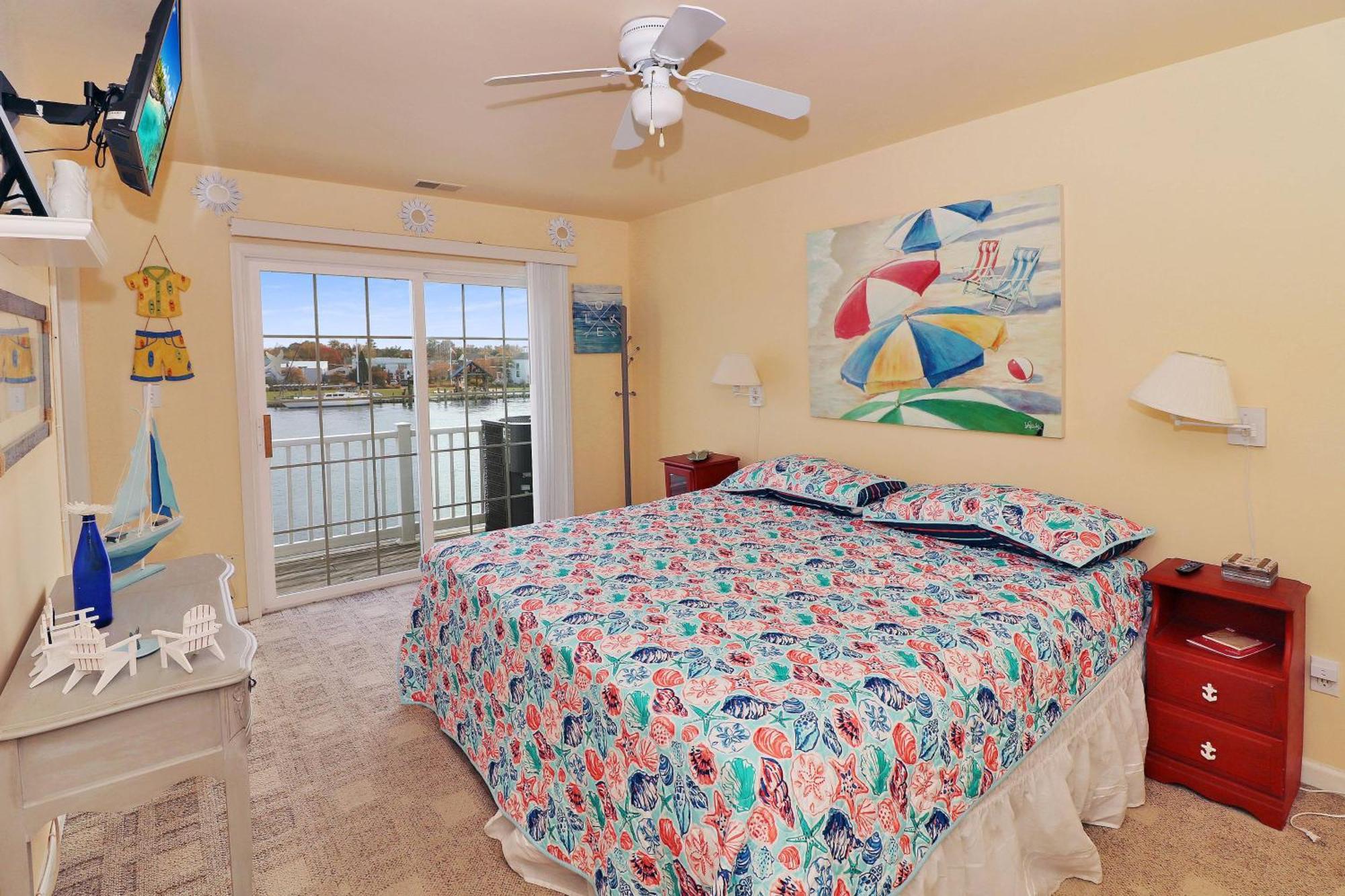 Holiday home Bay Daze - Waterfront Townhome W Private Boat Dock!
