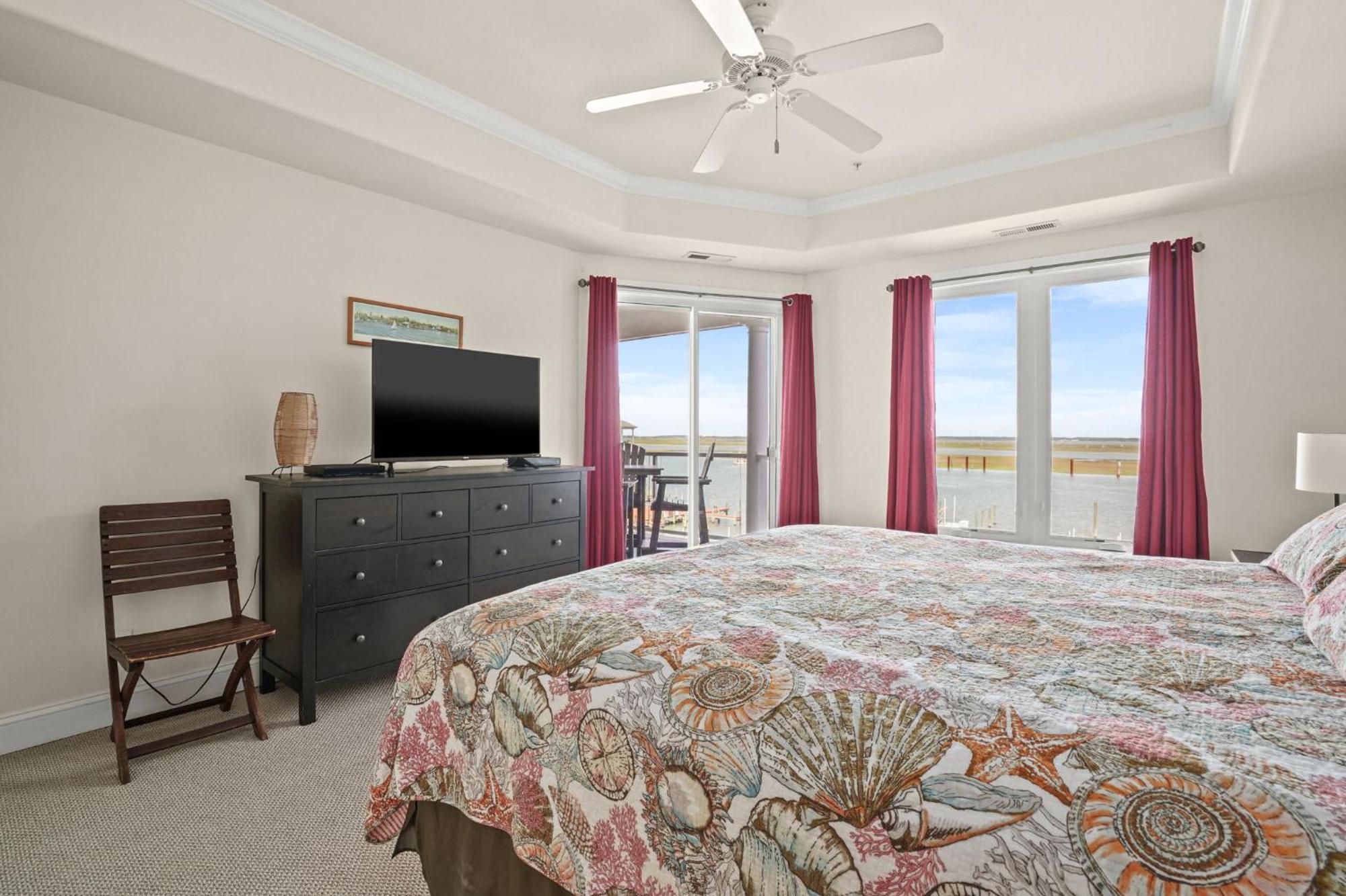 Sunset Bay 312 - Waterfront & Includes A Boat Slip! Holiday home *