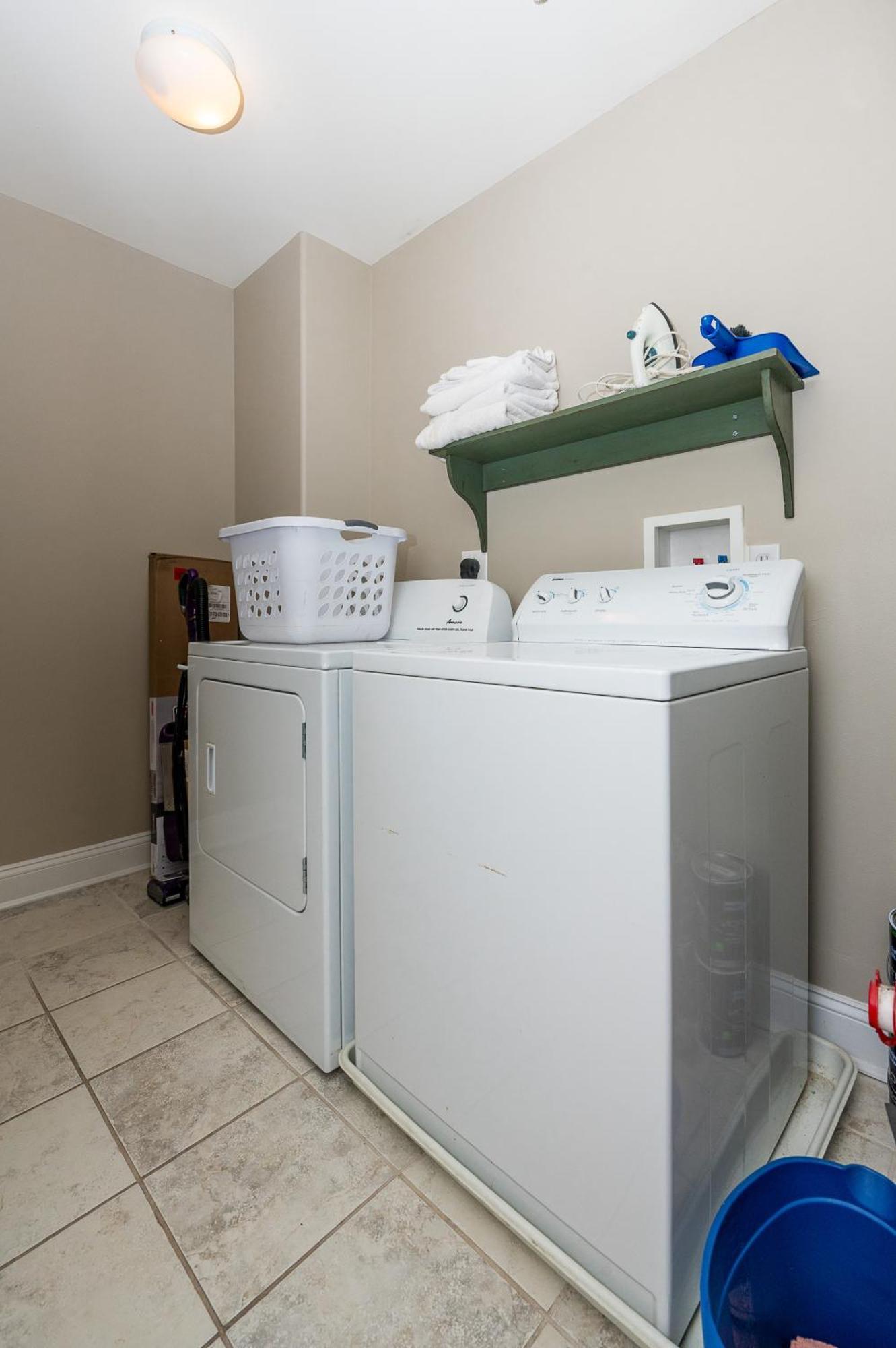 Sunset Bay 221 - Waterfront, Pool, Gym! Holiday home Chincoteague