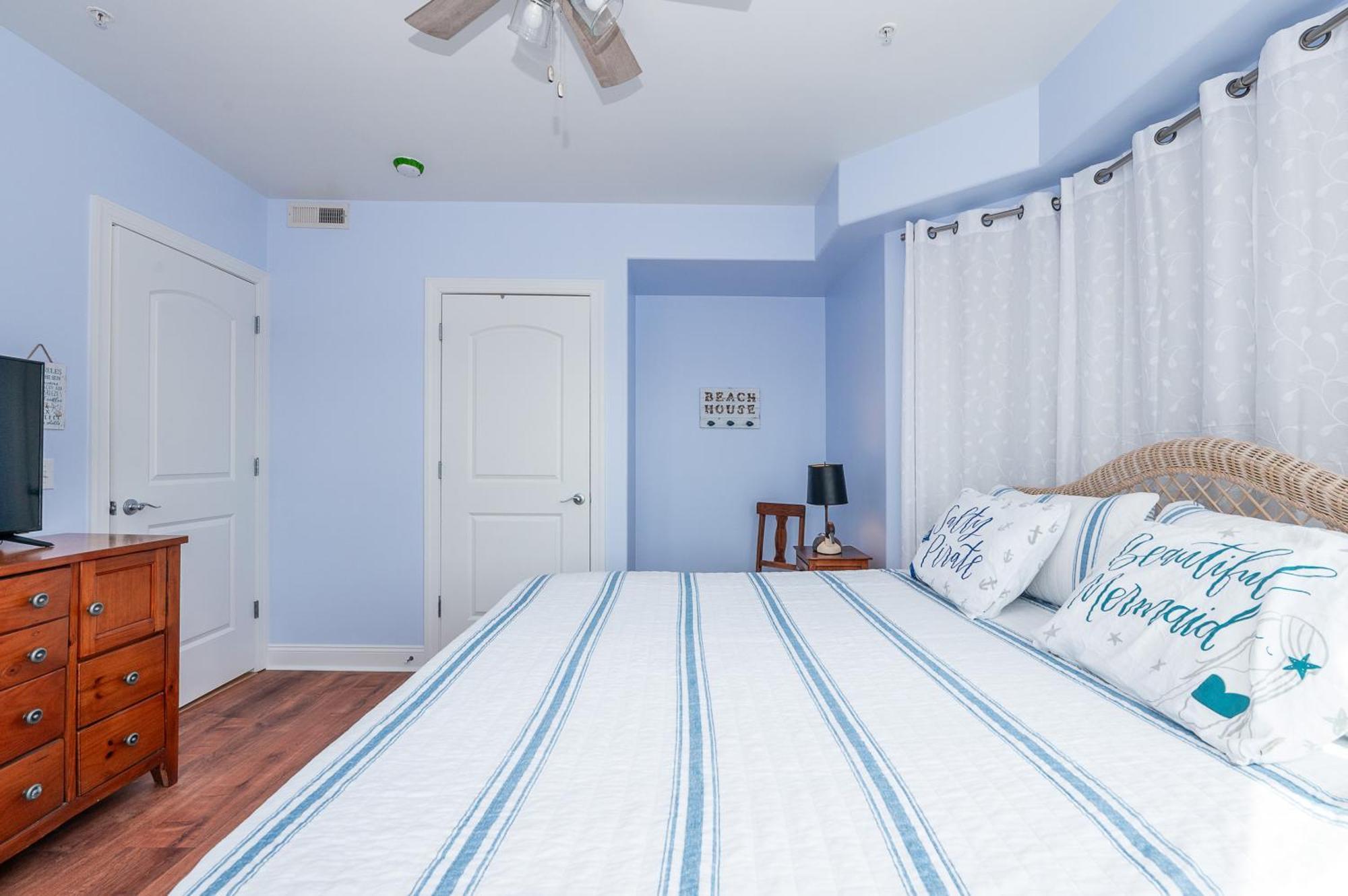 Sunset Bay 221 - Waterfront, Pool, Gym!