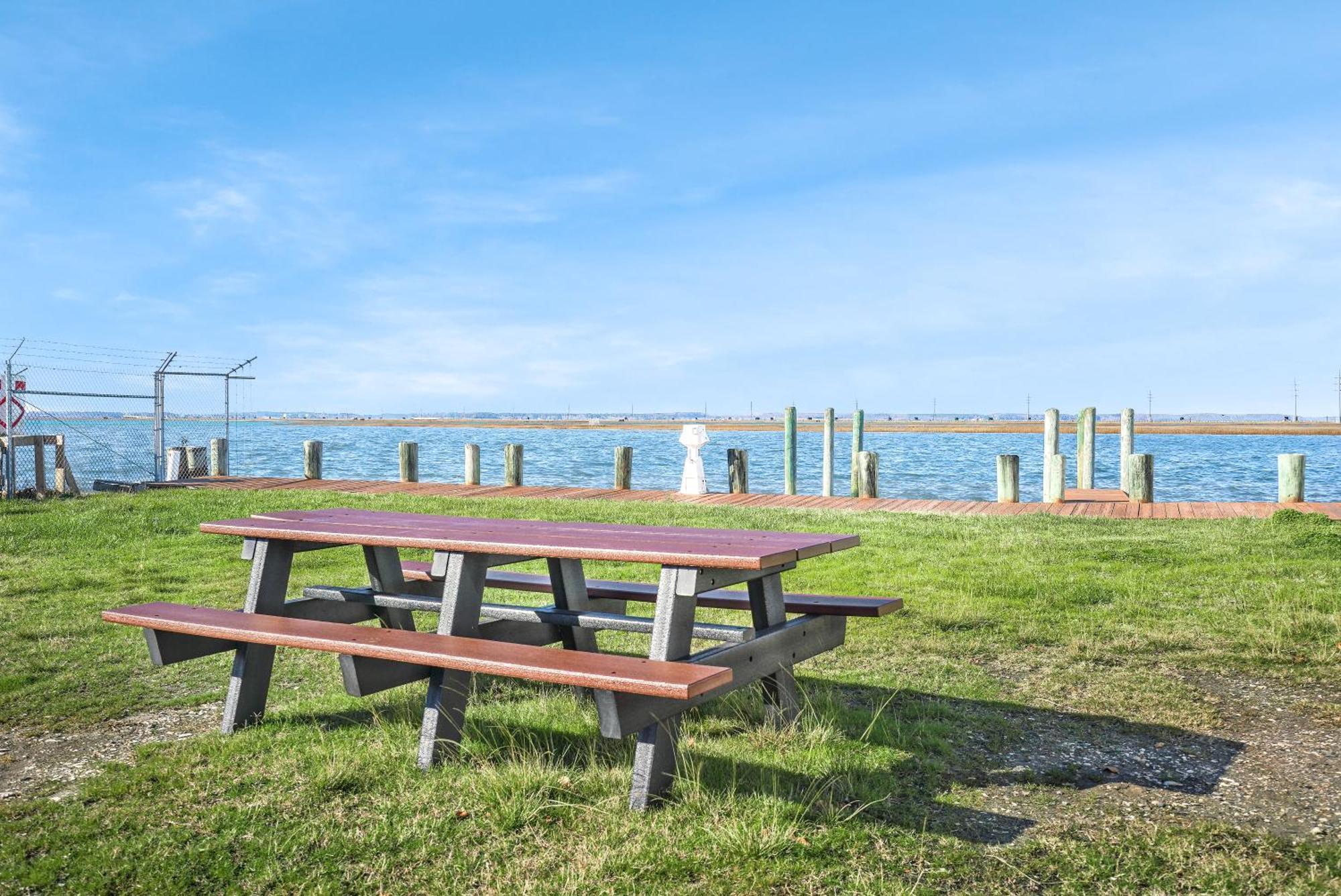 Holiday home Sunset Bay 221 - Waterfront, Pool, Gym! Chincoteague