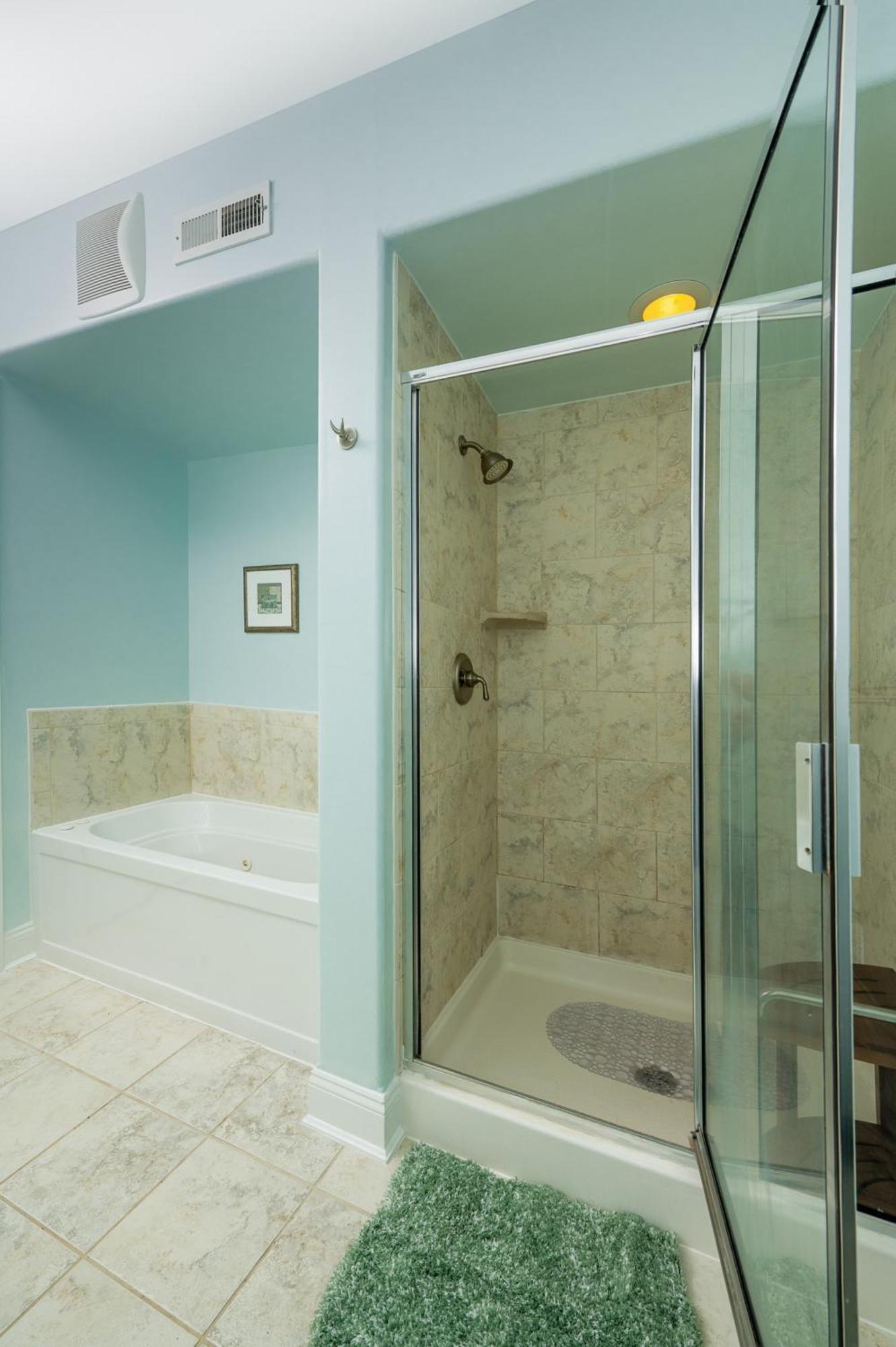 Sunset Bay 221 - Waterfront, Pool, Gym! Holiday home *