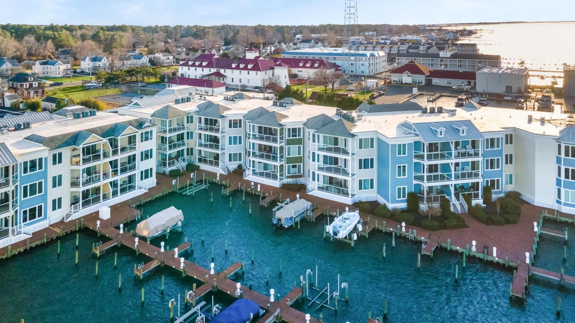 Sunset Bay 221 - Waterfront, Pool, Gym! * Chincoteague