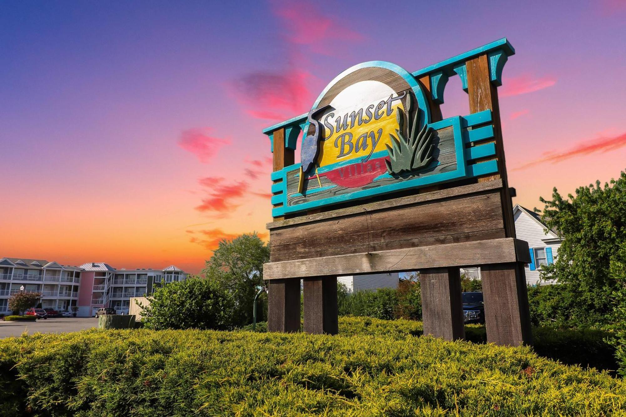Sunset Bay 206 - Waterfront & Shared Pool! Holiday home Chincoteague