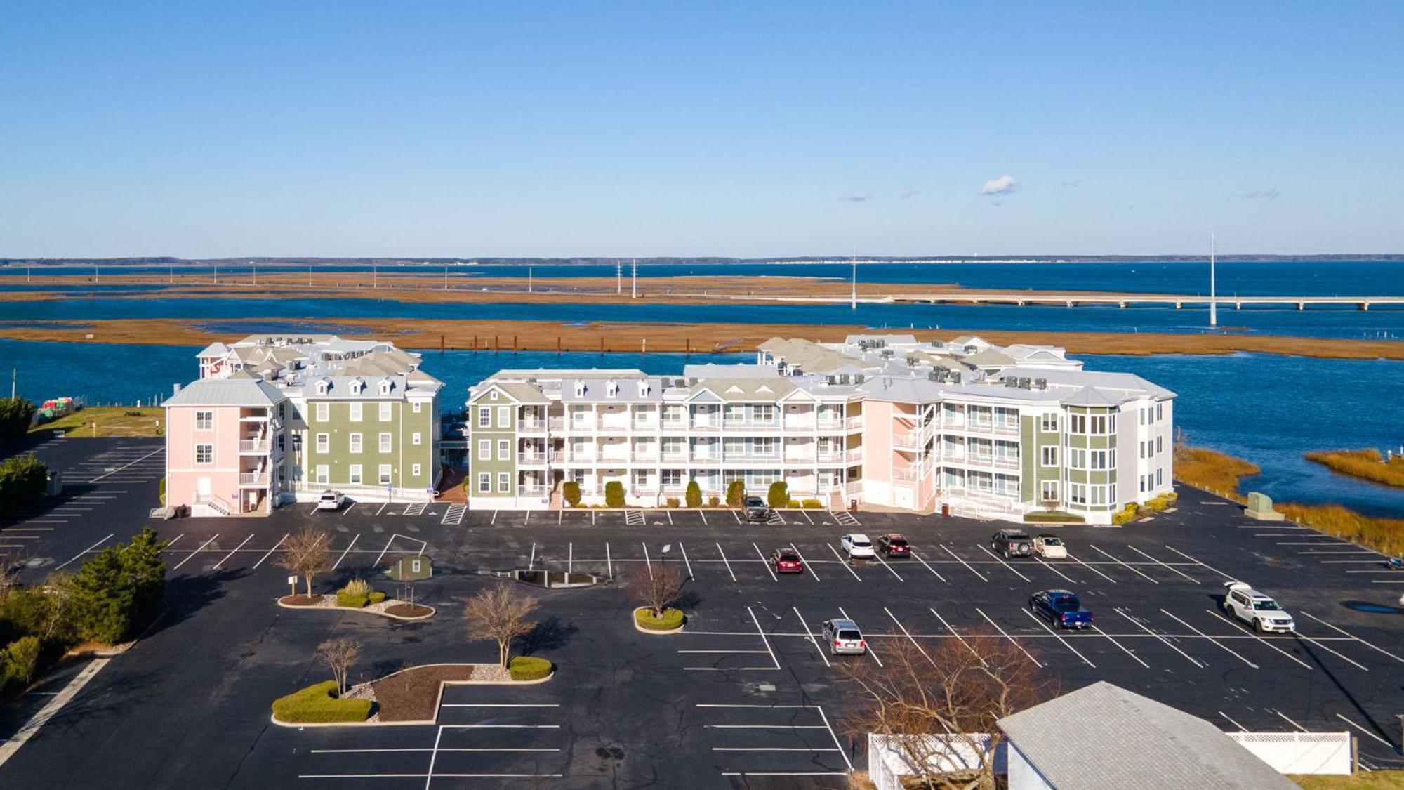 Sunset Bay 206 - Waterfront & Shared Pool! Holiday home *