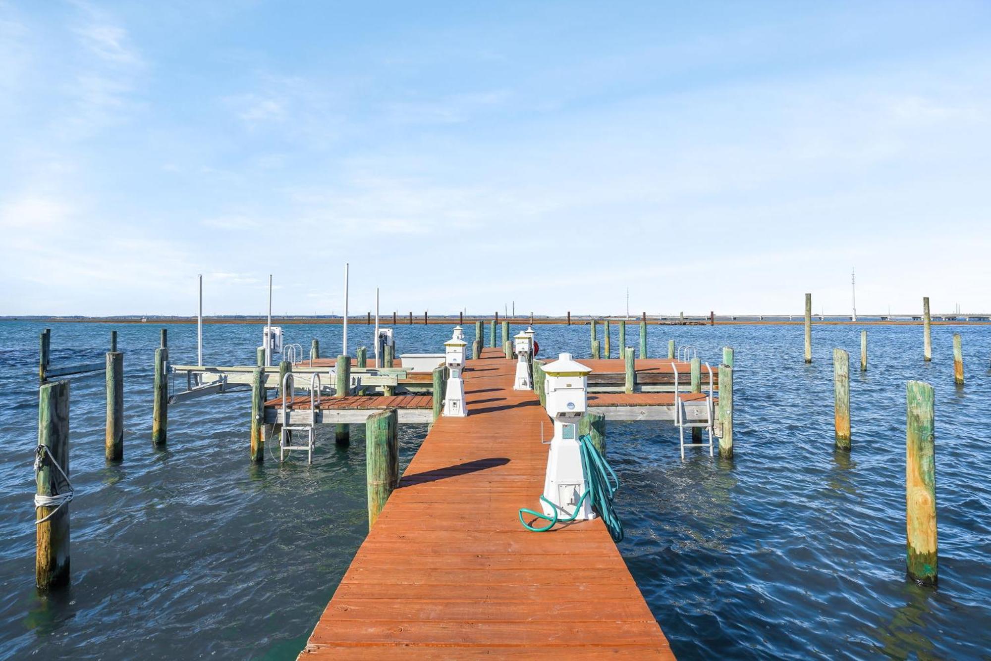 Sunset Bay 206 - Waterfront & Shared Pool! Holiday home *