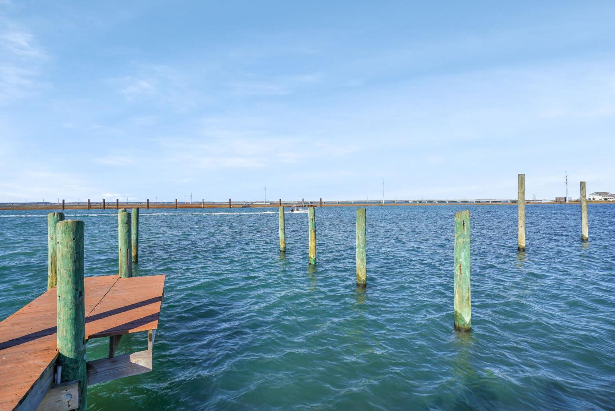 Sunset Bay 206 - Waterfront & Shared Pool! Holiday home *