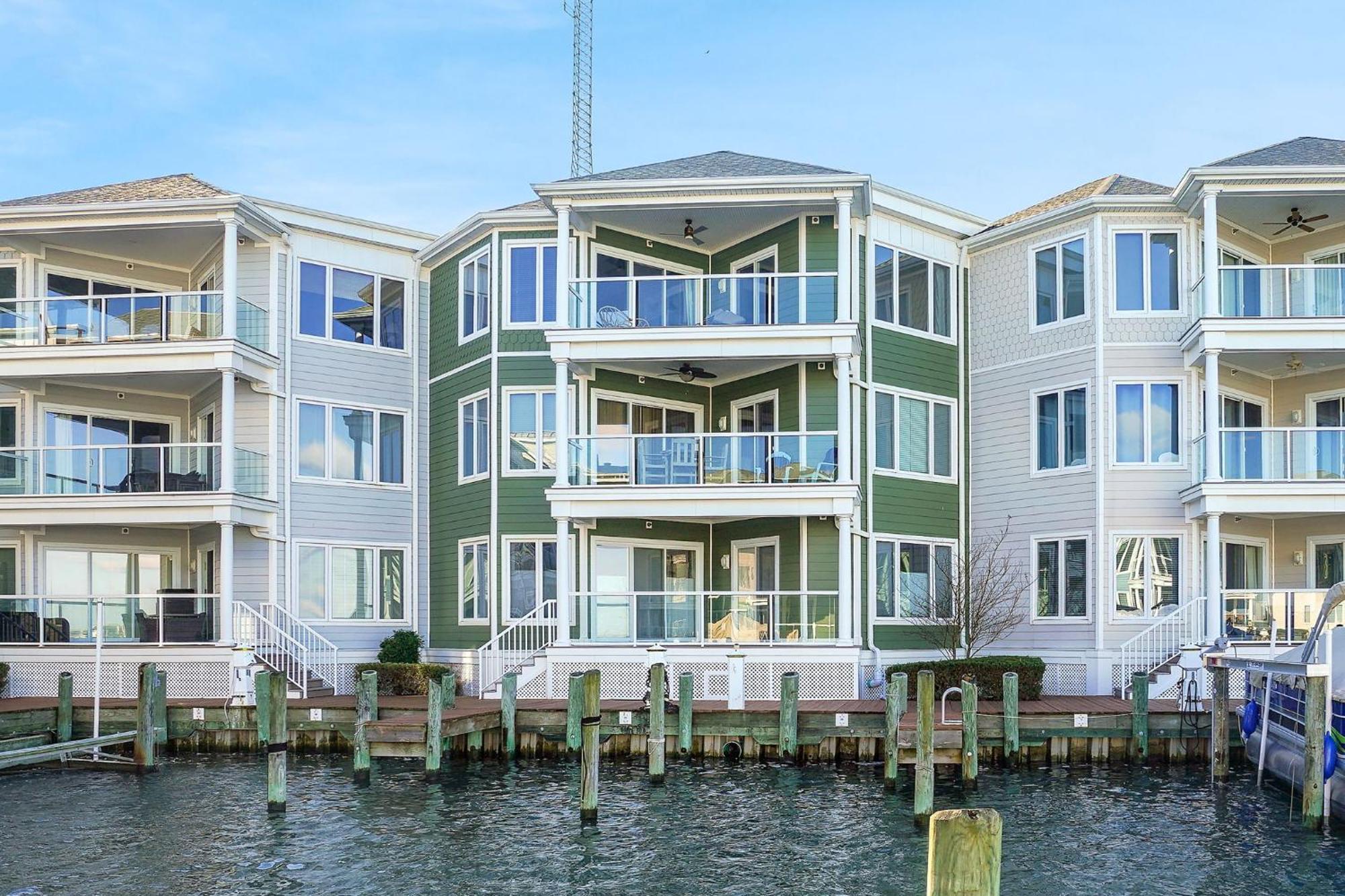 Sunset Bay 206 - Waterfront & Shared Pool! * Chincoteague