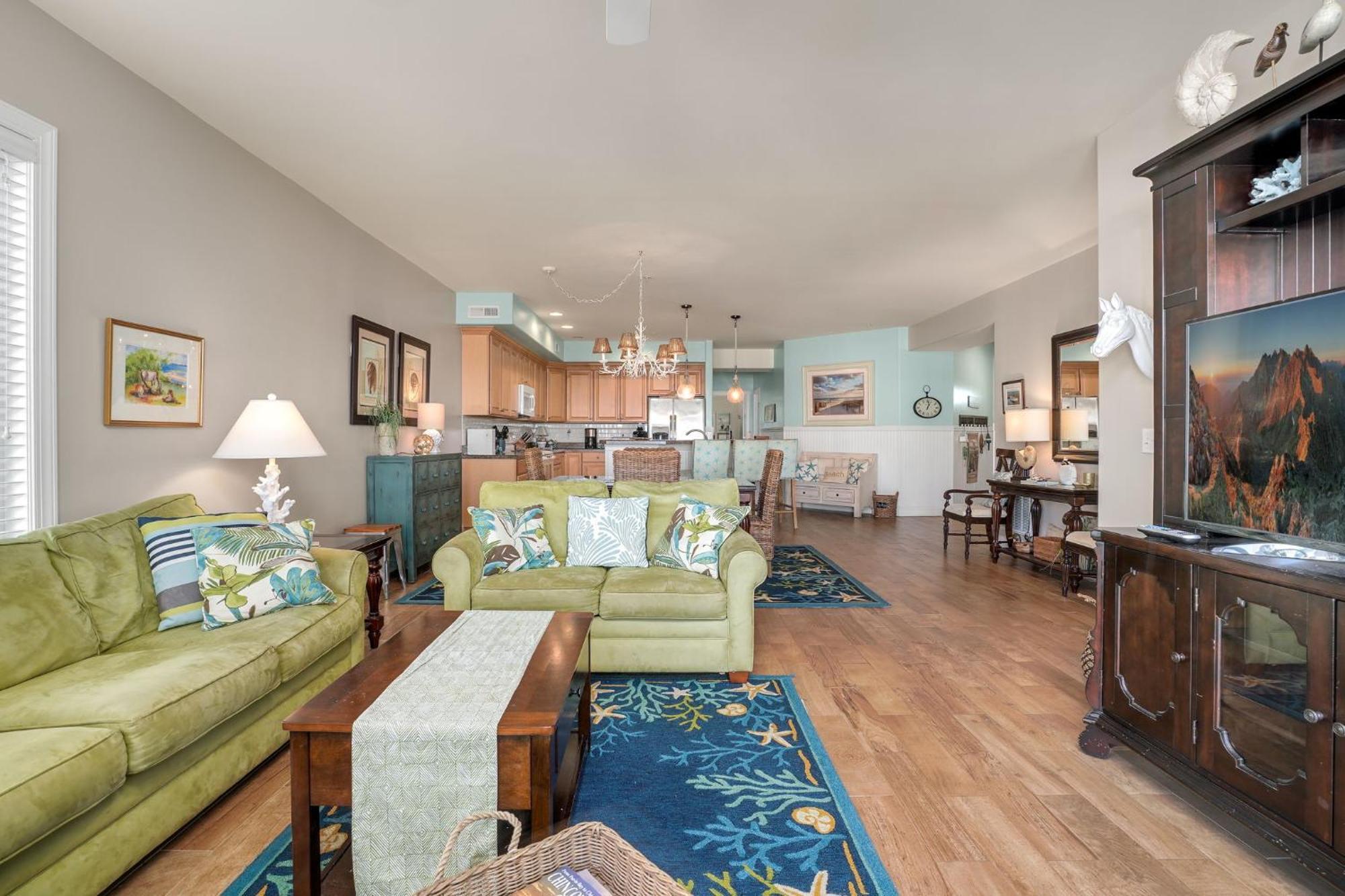 Sunset Bay 206 - Waterfront & Shared Pool! Holiday home