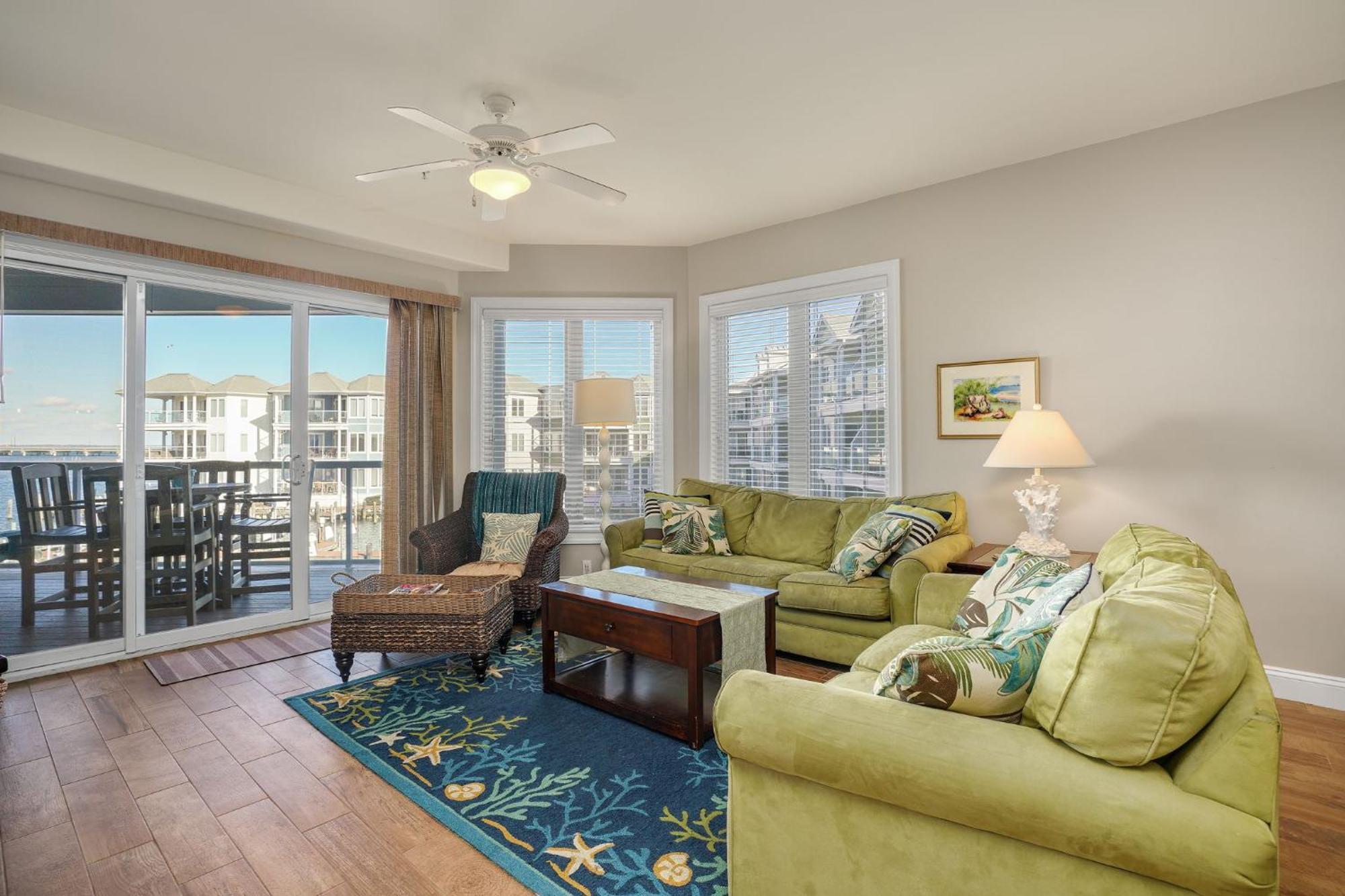 Sunset Bay 206 - Waterfront & Shared Pool! Holiday home *