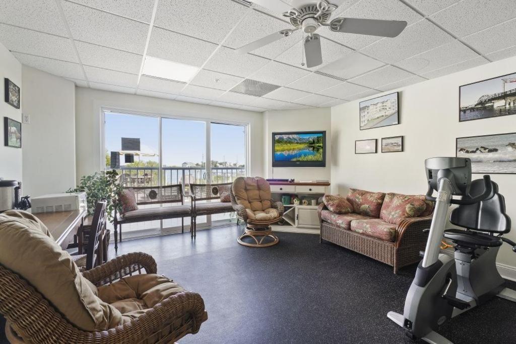 Sunset Bay 118 - Waterfront, Deep-water Boat Slip! *