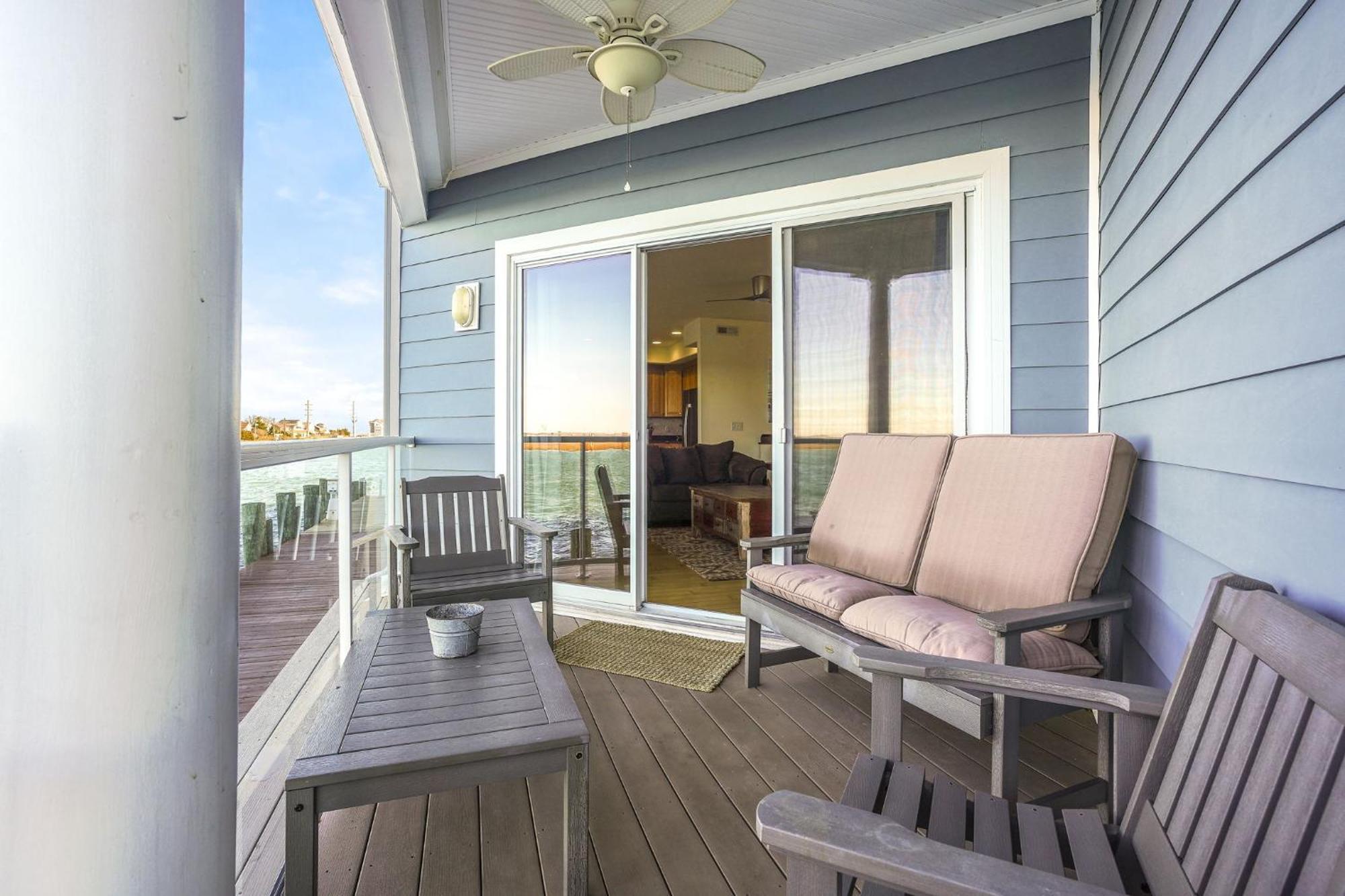 Sunset Bay 118 - Waterfront, Deep-water Boat Slip! Holiday home *
