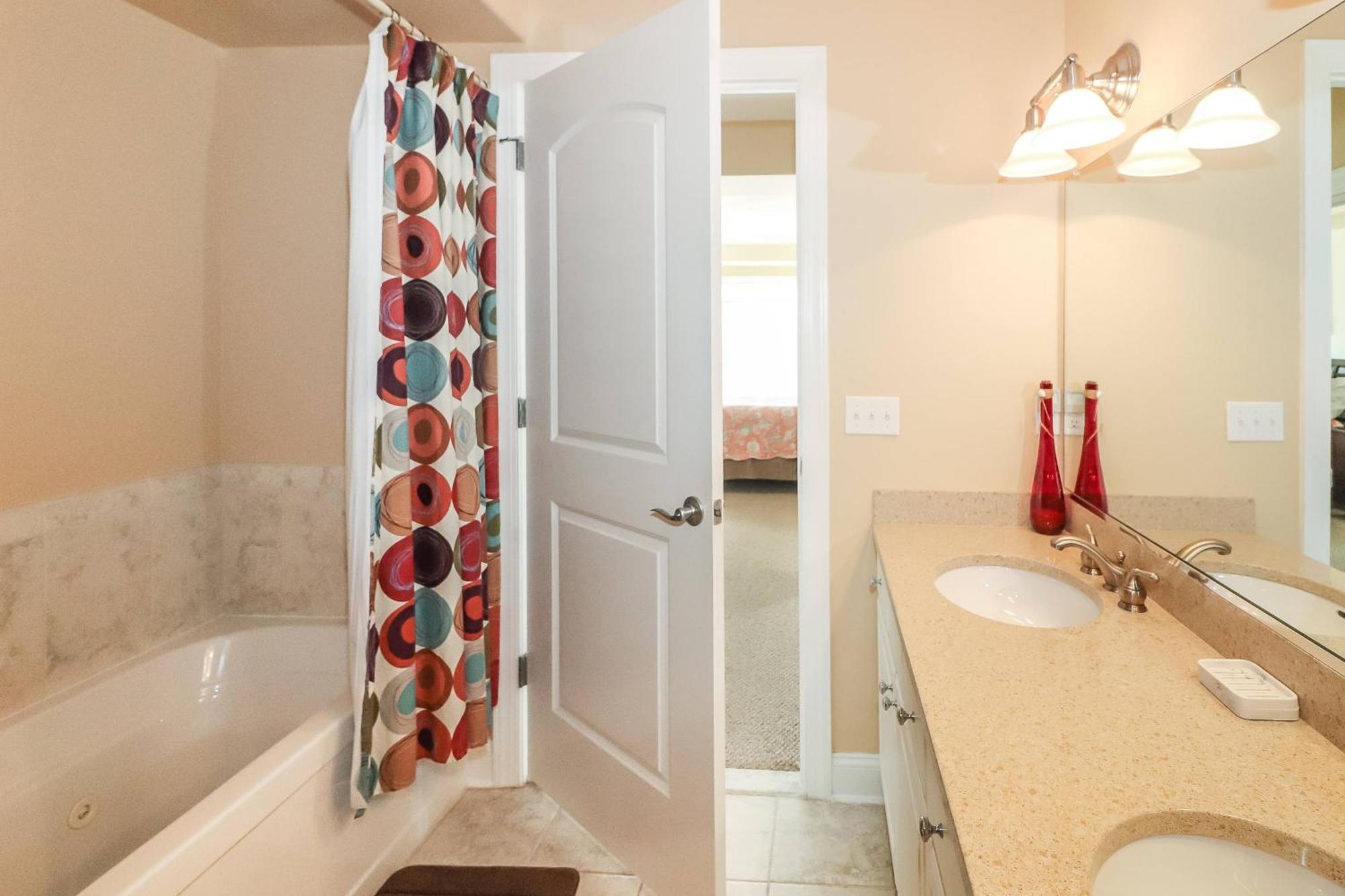 Sunset Bay 116 - Waterfront With Shared Pool! Holiday home