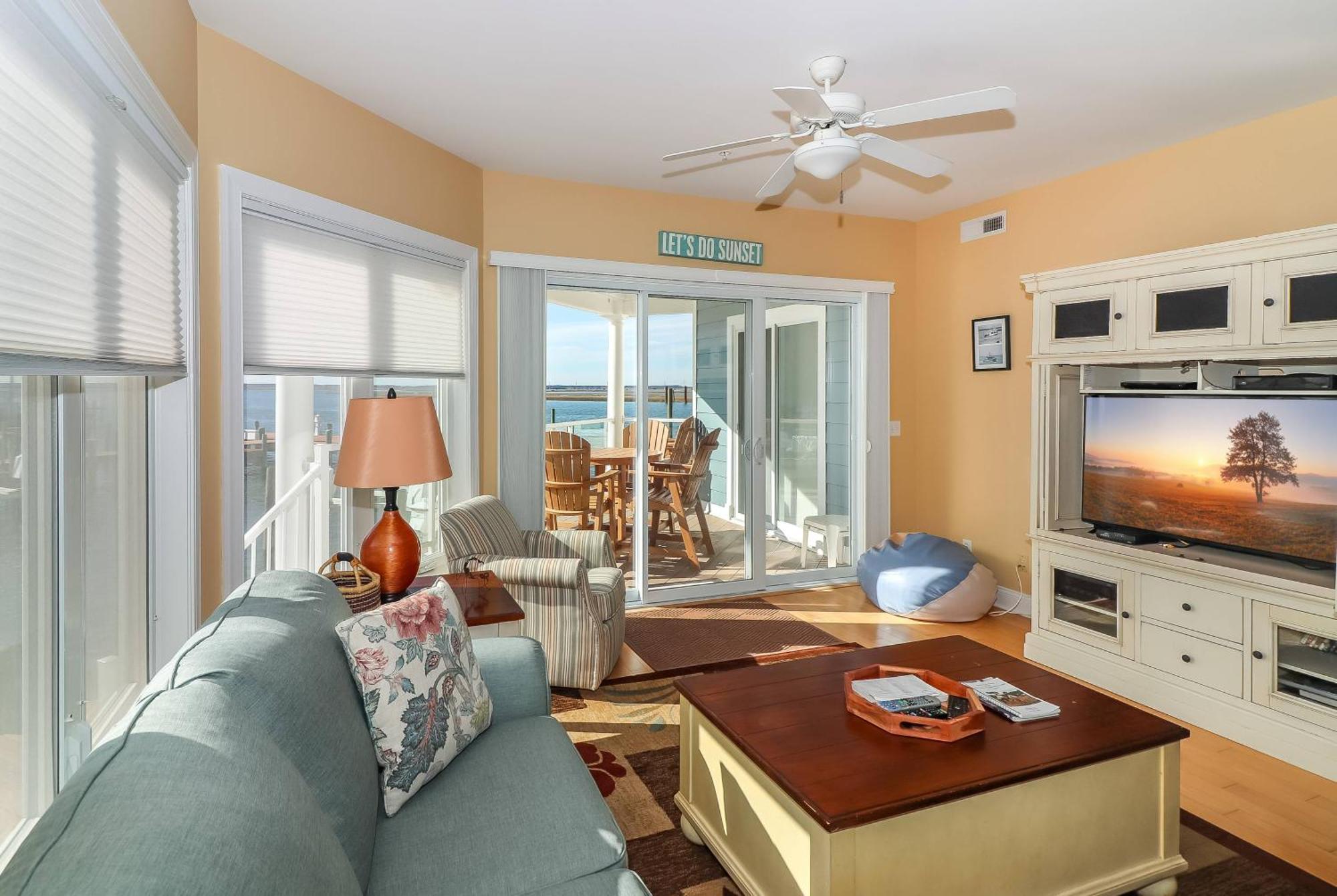Sunset Bay 116 - Waterfront With Shared Pool! Holiday home