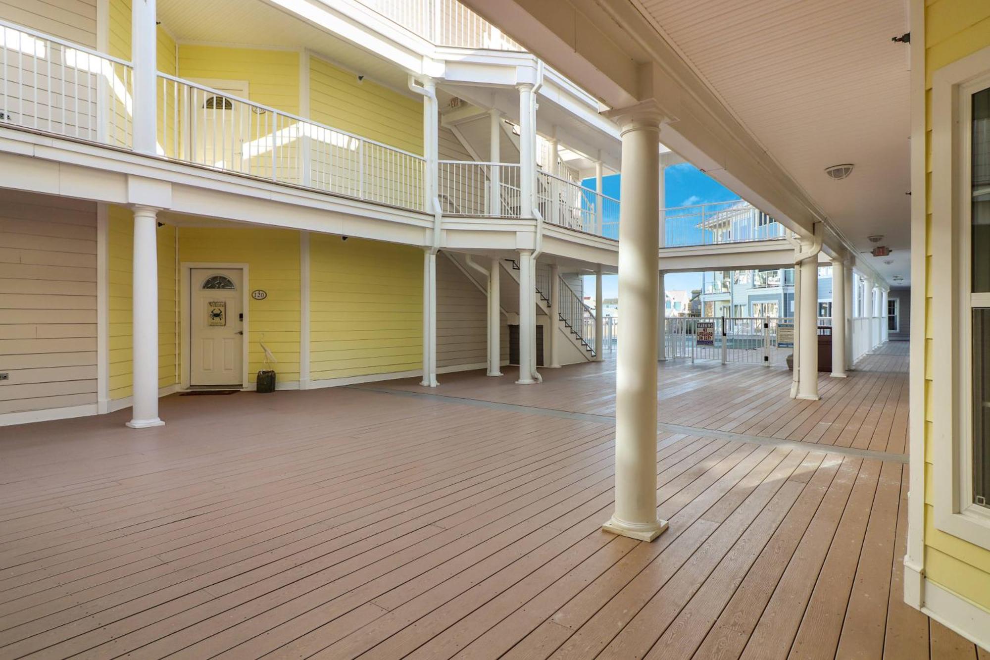 Sunset Bay 116 - Waterfront With Shared Pool! Holiday home