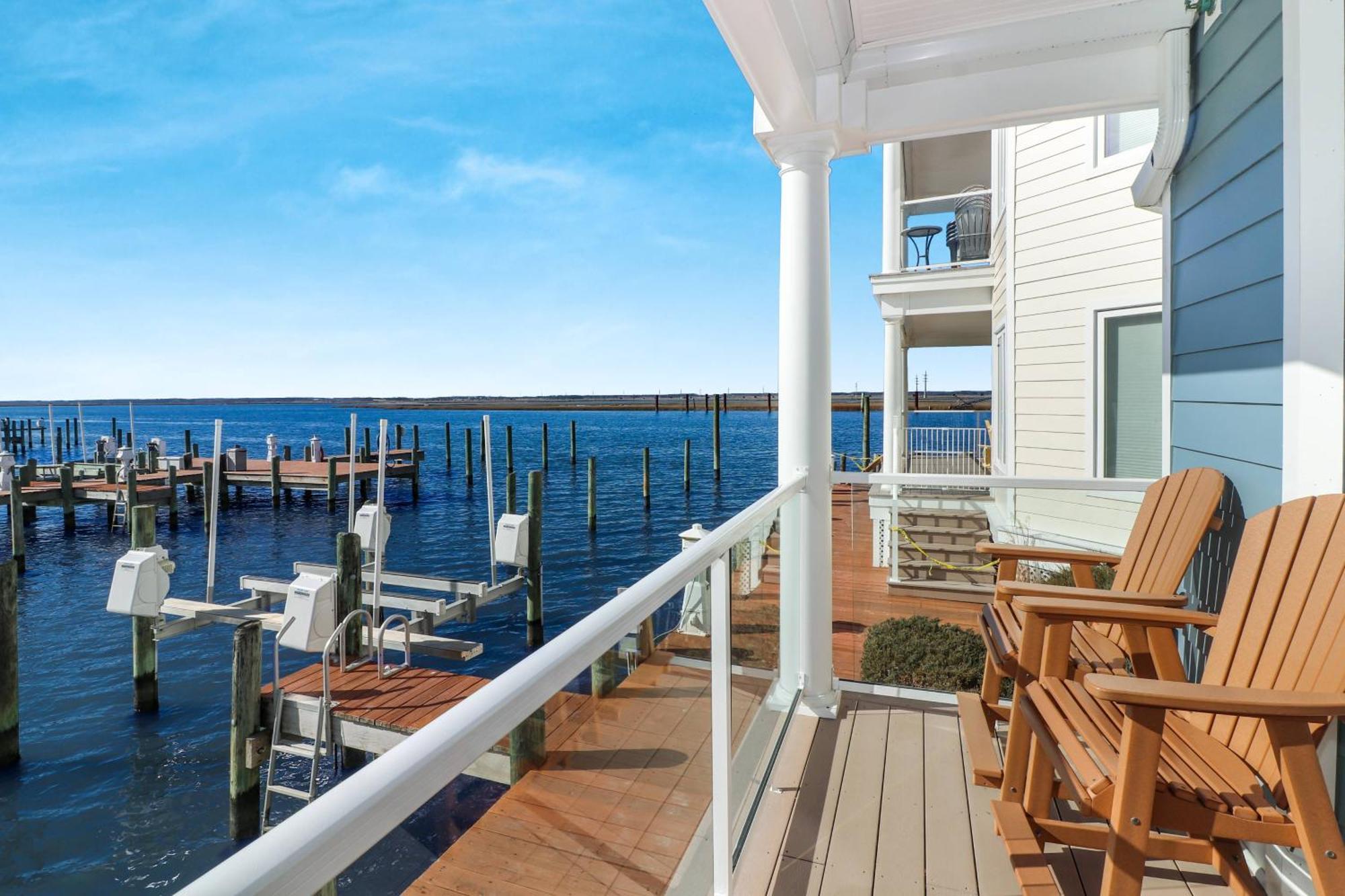 Holiday home Sunset Bay 116 - Waterfront With Shared Pool!