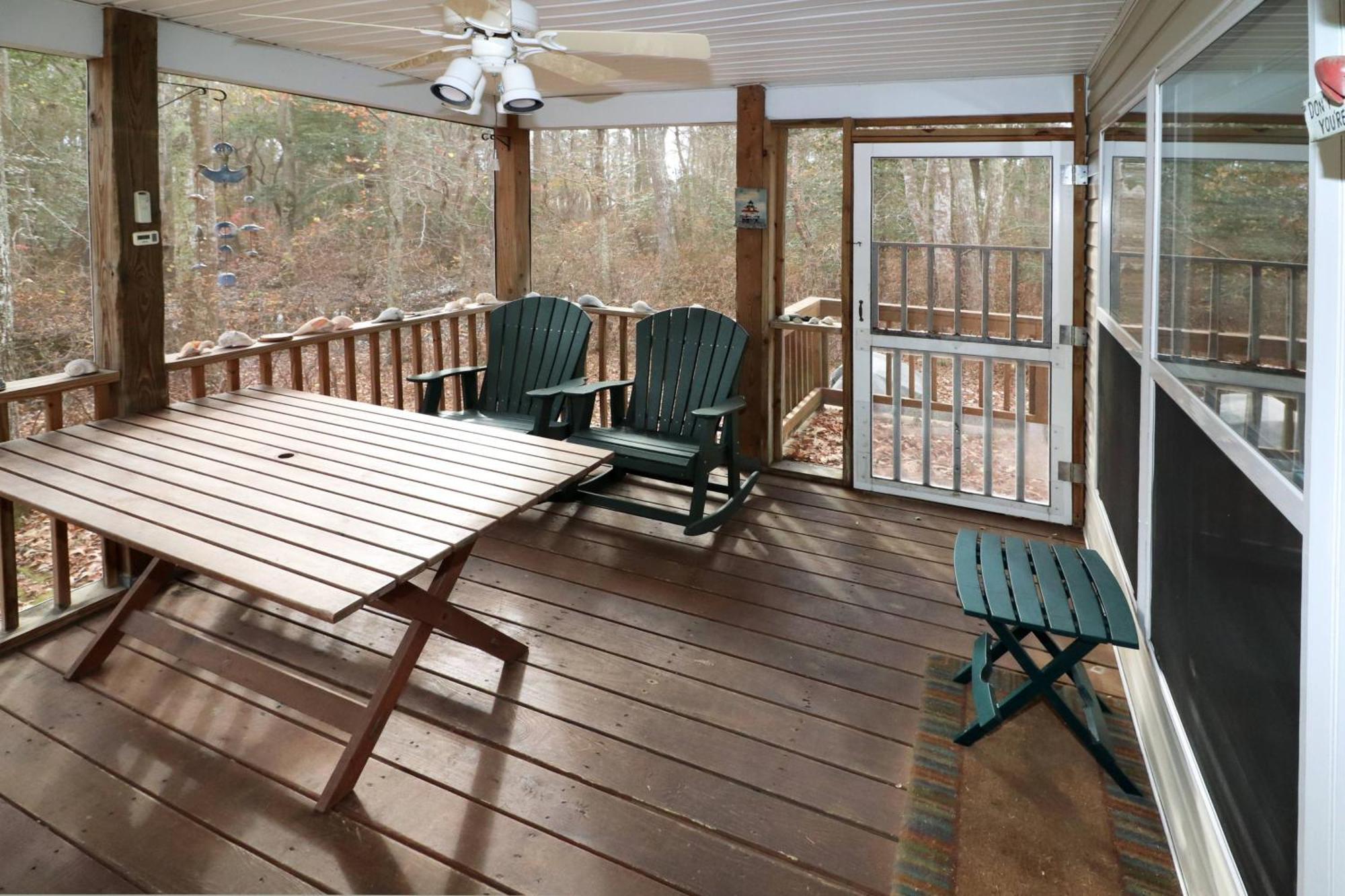 Sundance - In Town With Screened Porch! *