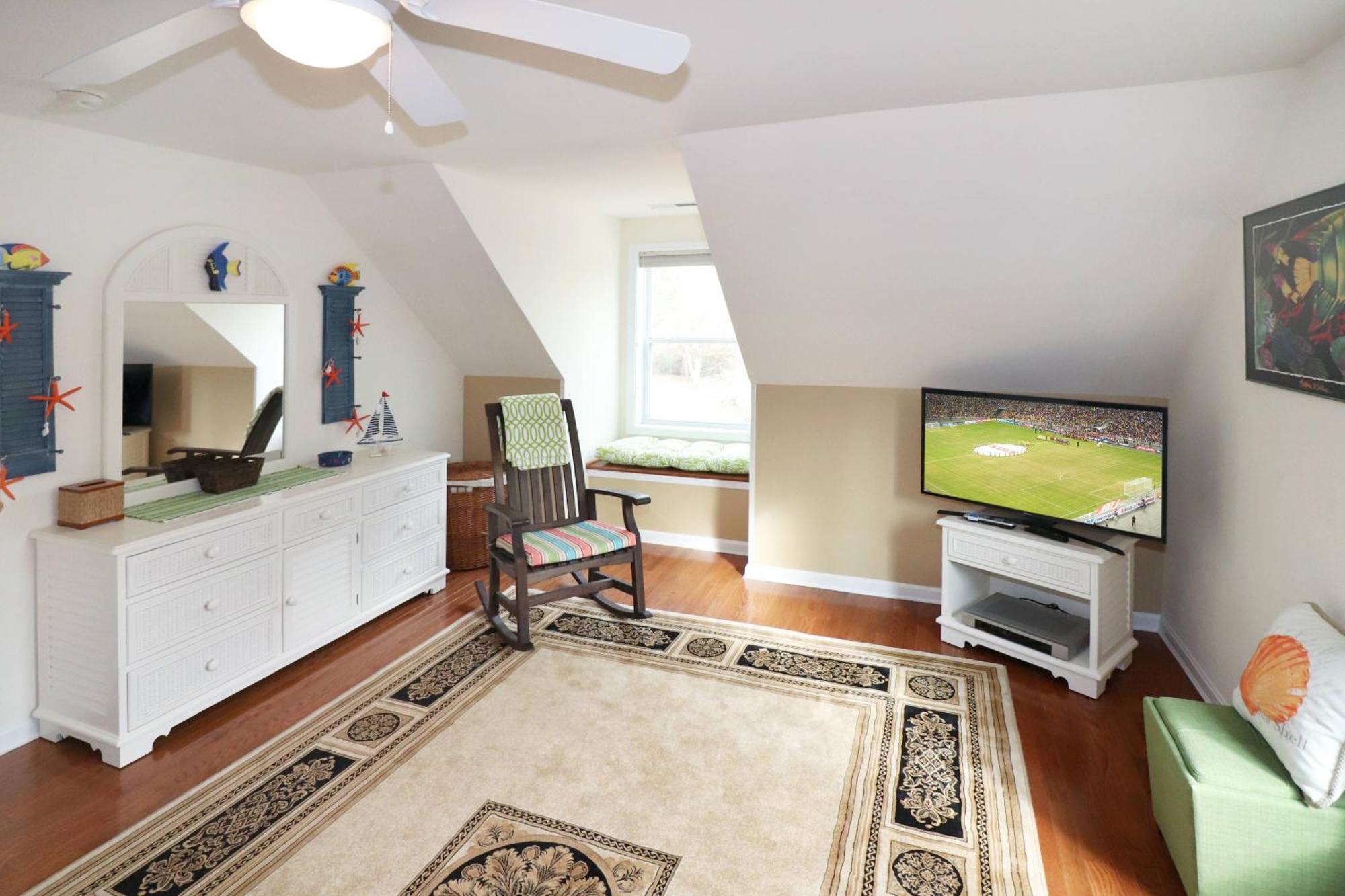 Holiday home Sundance - In Town With Screened Porch! *