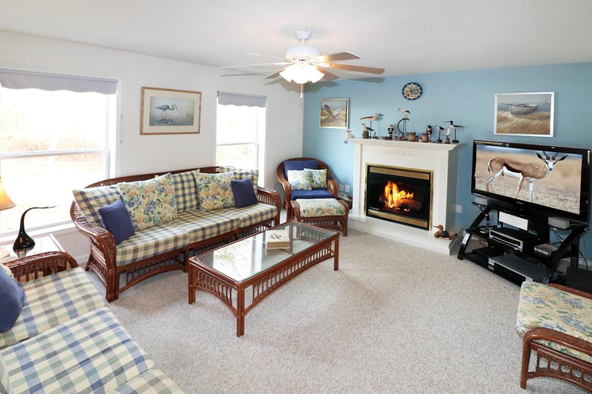 Sundance - In Town With Screened Porch! *