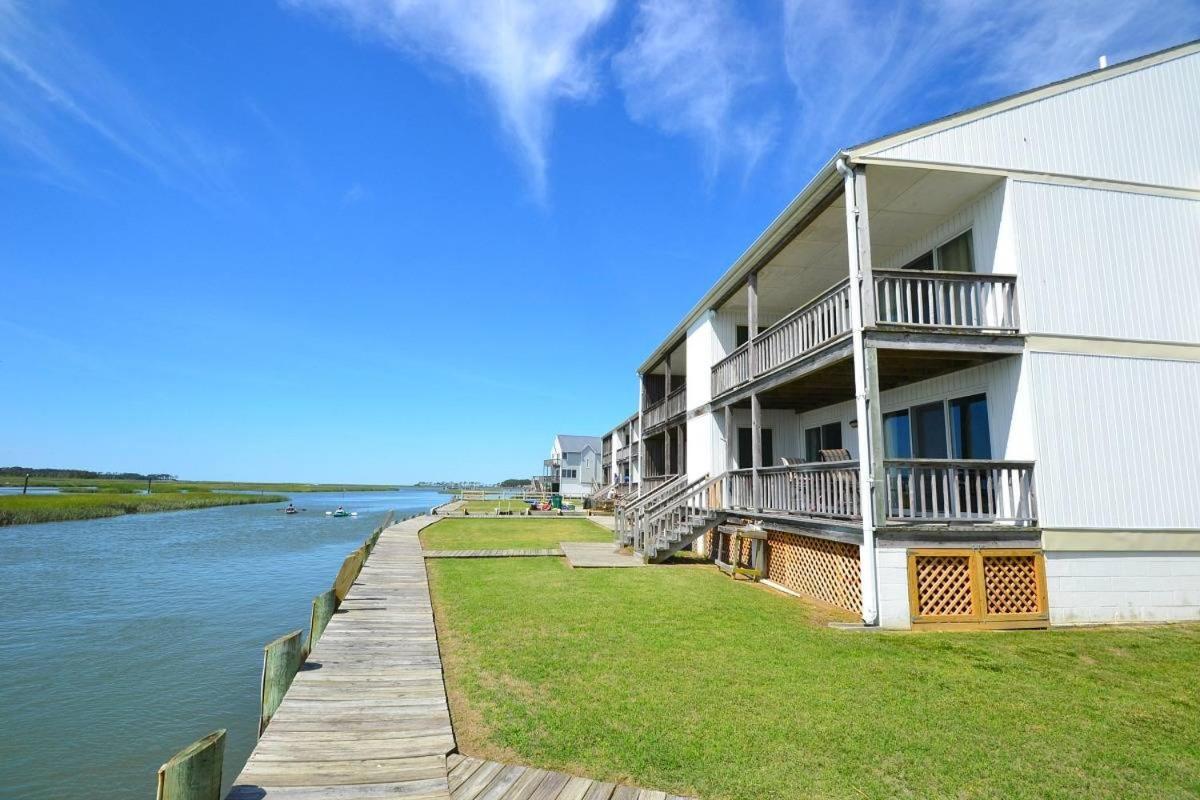 Holiday home Stingray - Waterfront & Waterside Balcony!