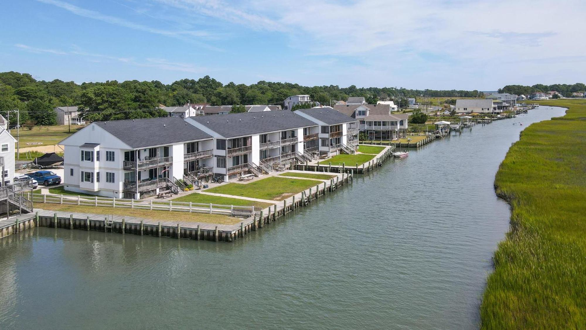 Stingray - Waterfront & Waterside Balcony! Holiday home