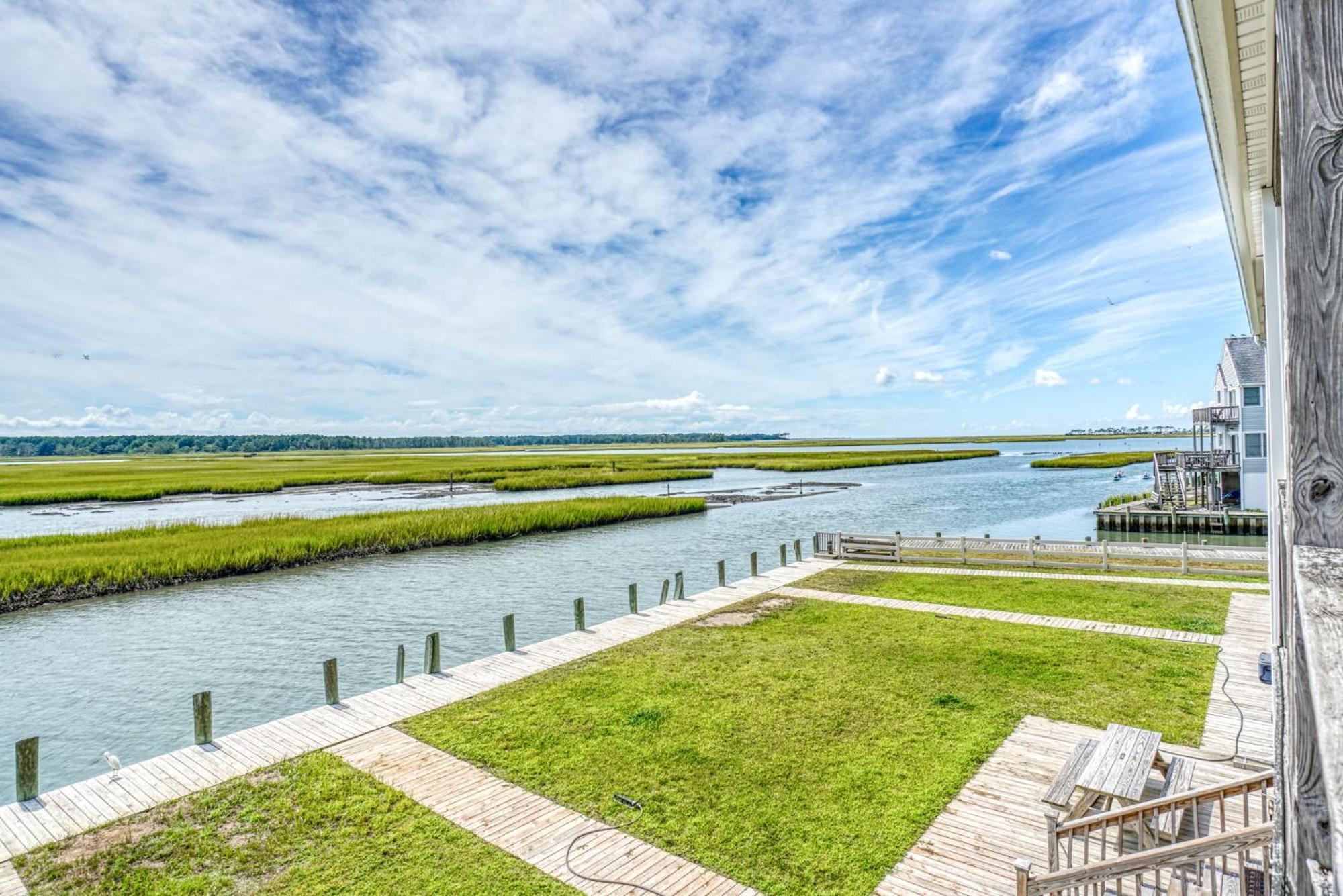 Stingray - Waterfront & Waterside Balcony! Holiday home *