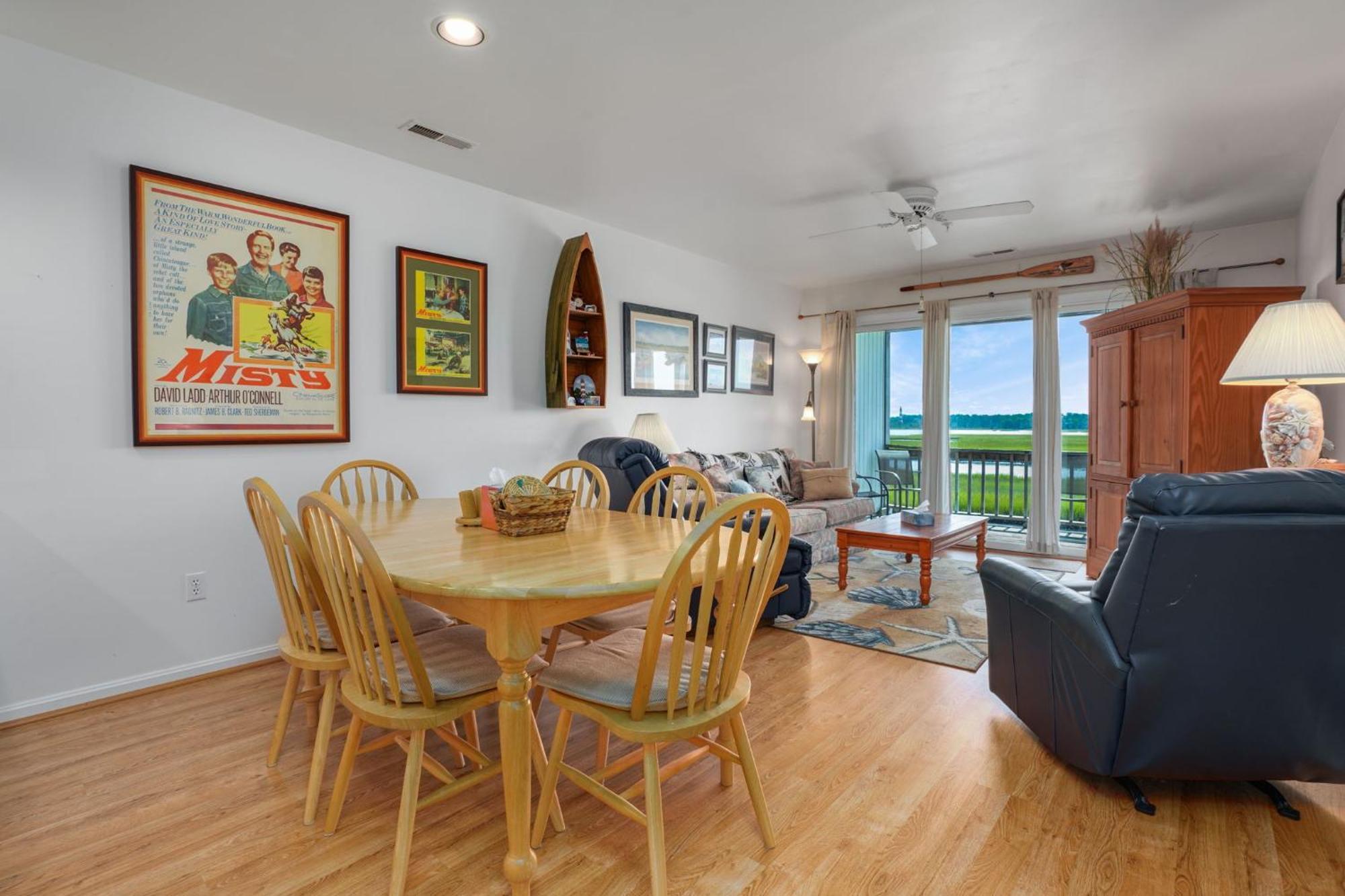 Stingray - Waterfront & Waterside Balcony! Holiday home