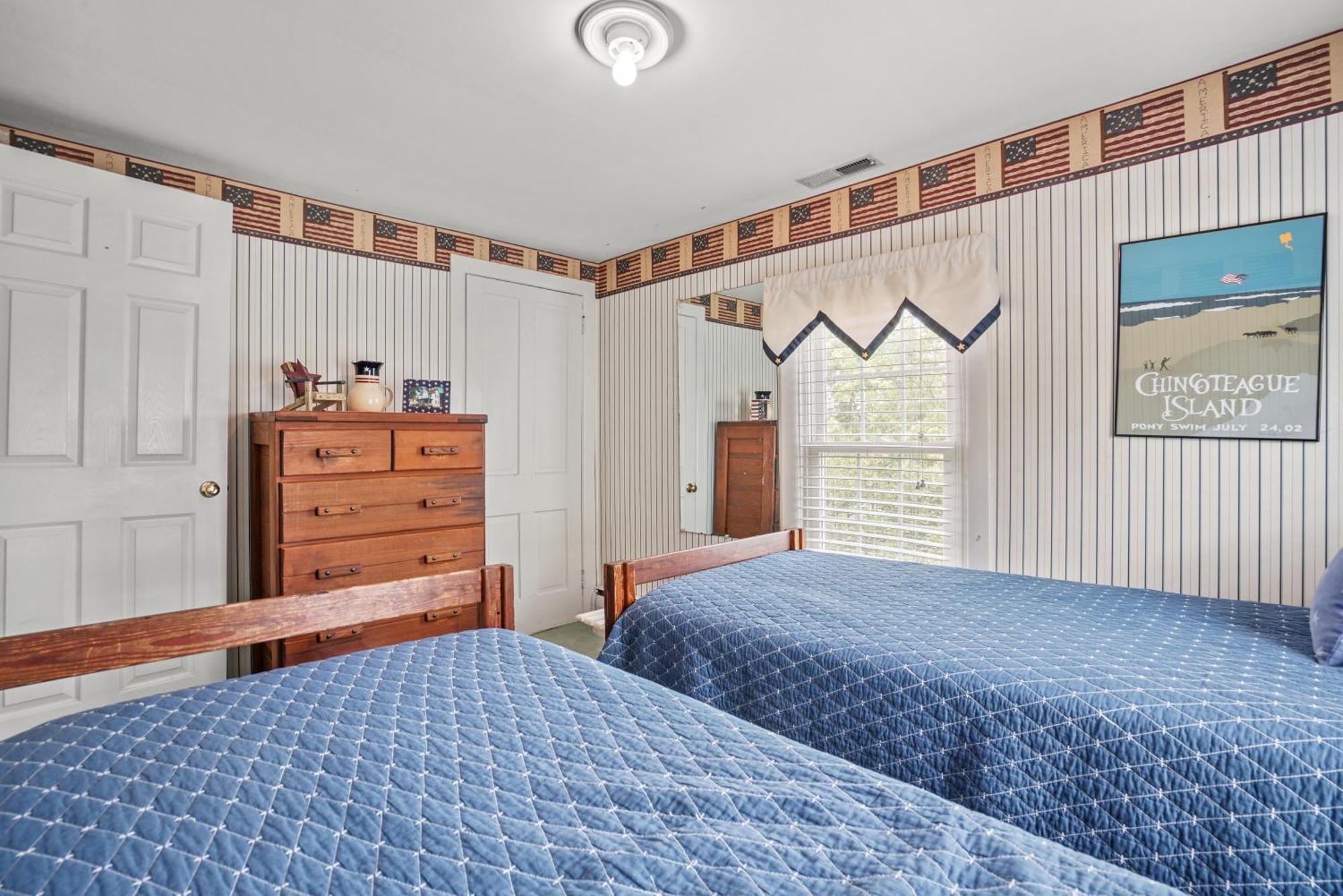 Holiday home Serendipity - On Main Street With Screened Porch!