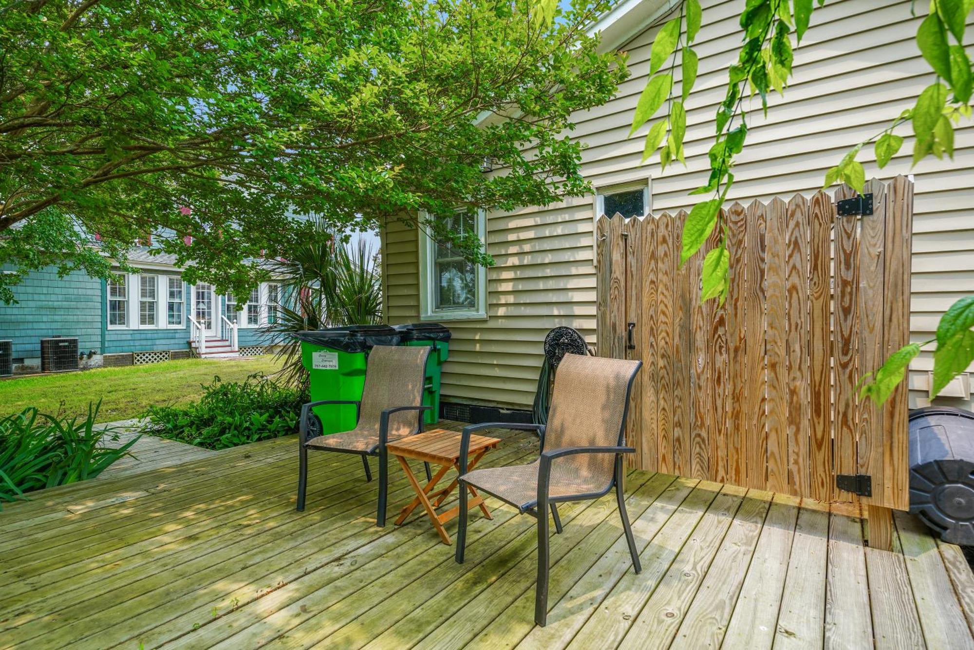 Holiday home Serendipity - On Main Street With Screened Porch! Chincoteague
