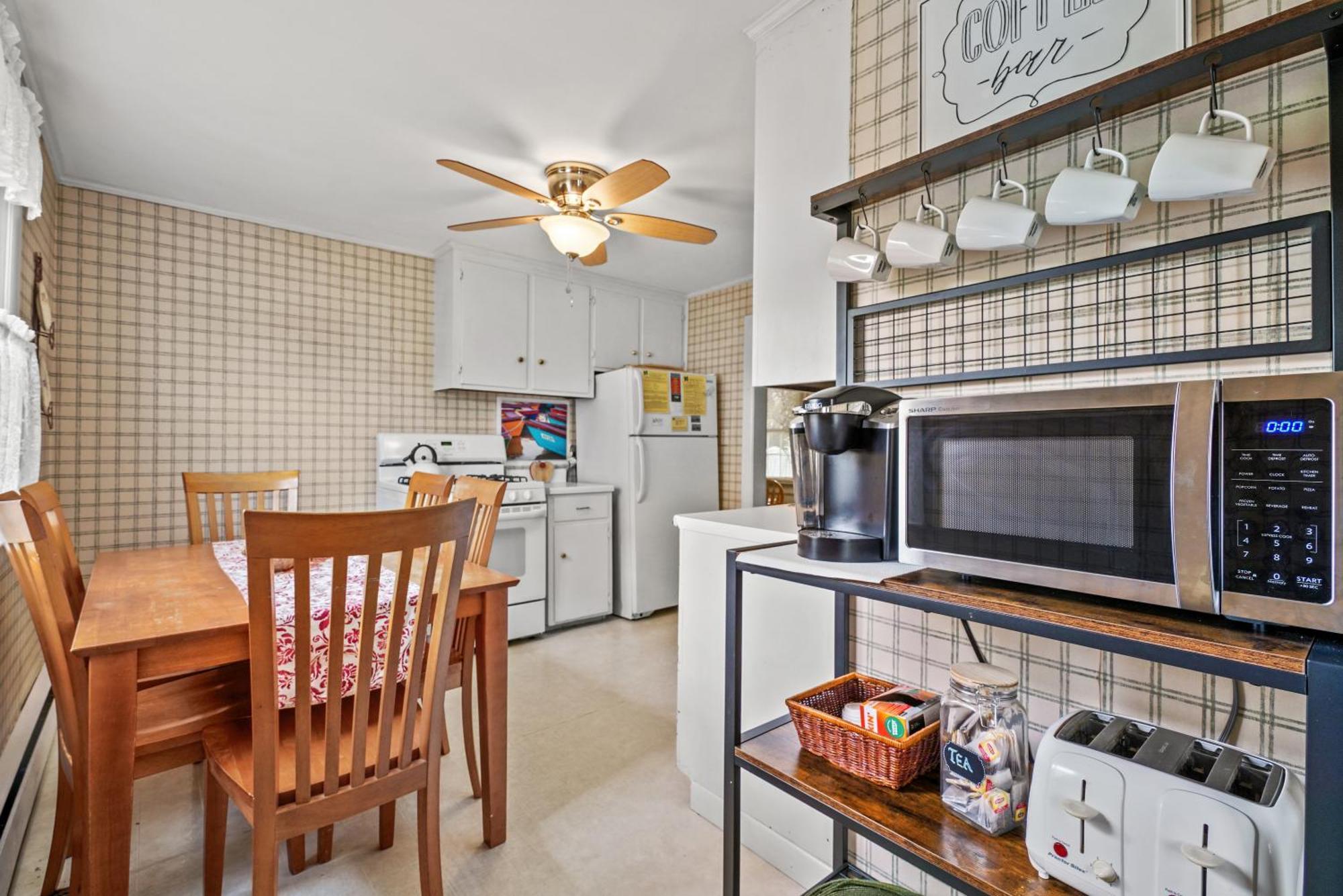 Serendipity - On Main Street With Screened Porch! Holiday home Chincoteague