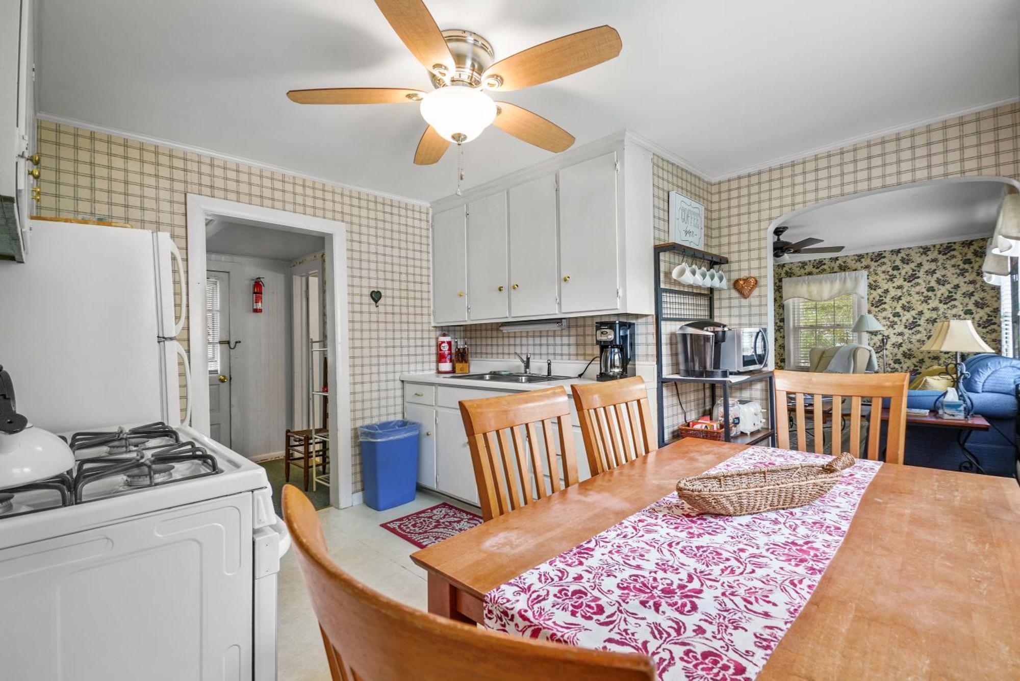 Holiday home Serendipity - On Main Street With Screened Porch!
