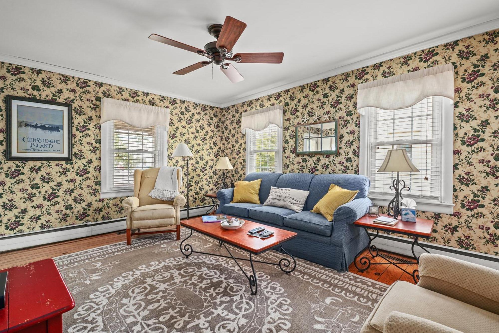 Serendipity - On Main Street With Screened Porch! Holiday home