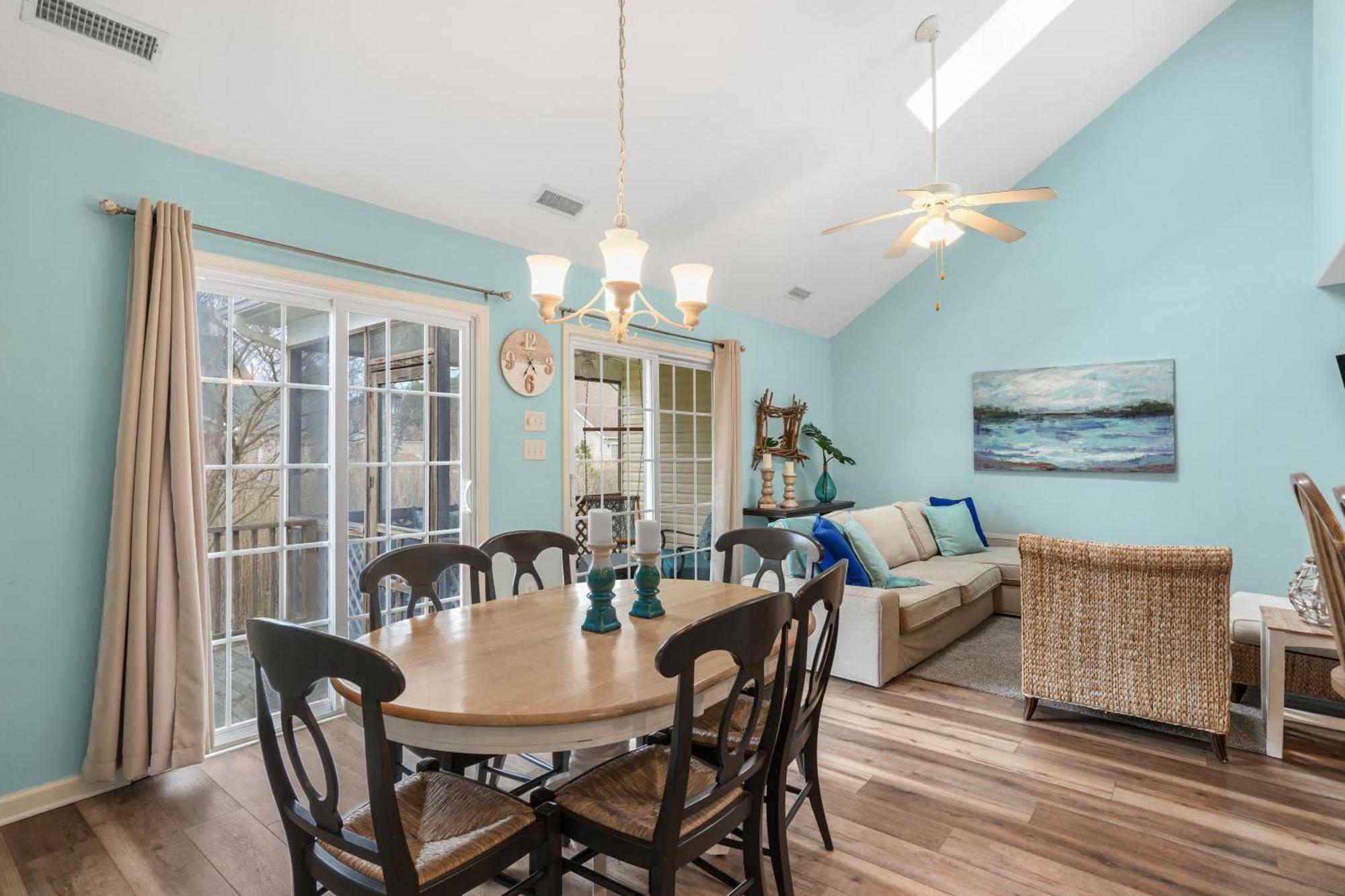 Seas The Day - Water Views, Shared Pool! Holiday home *