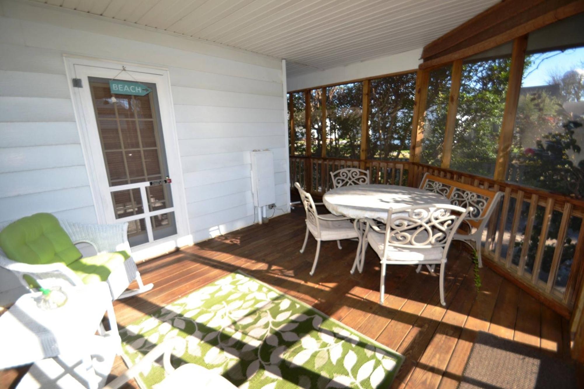 Sea Charm - Downtown, Screened Porch! Holiday home Chincoteague