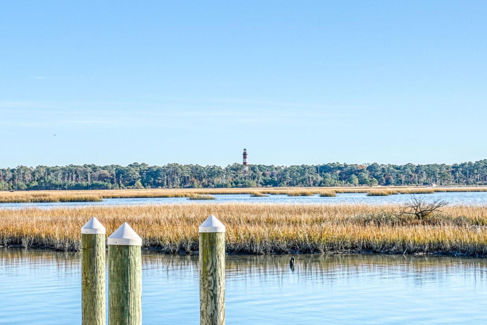 Holiday home Piney Island Paradise - Waterfront With Pier & Patio!