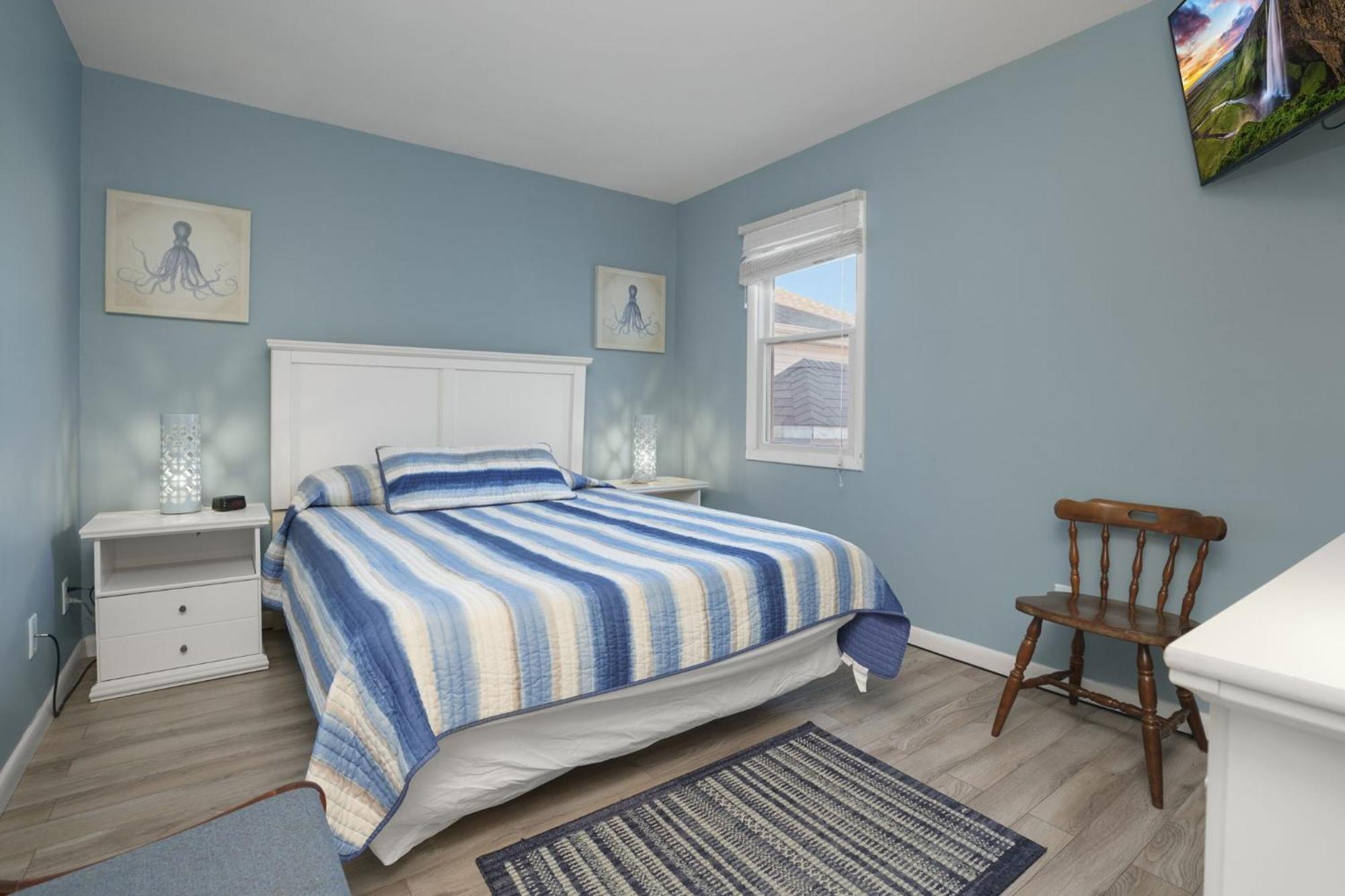 Holiday home Piney Island Paradise - Waterfront With Pier & Patio!