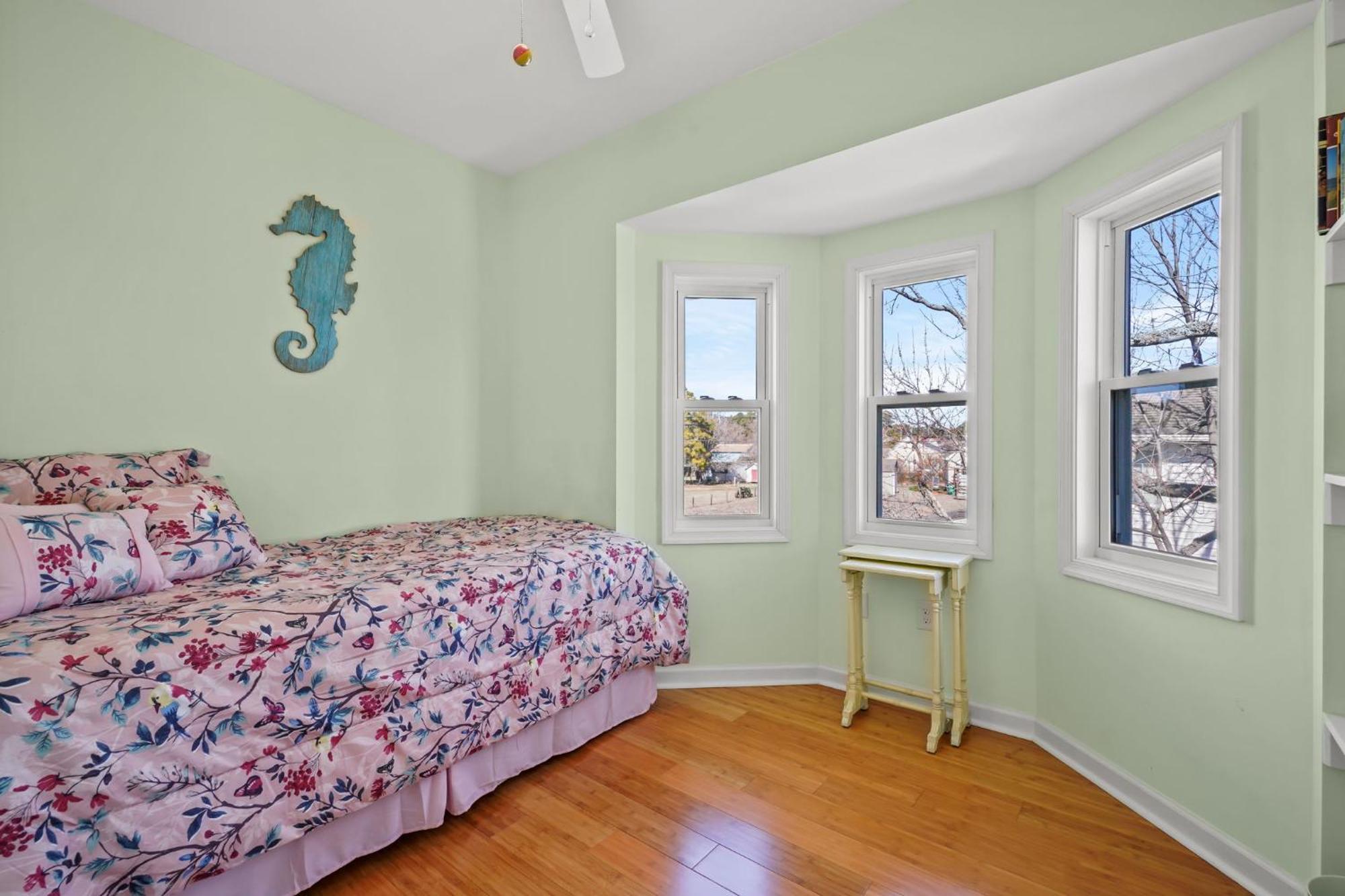 Olive Ponies - Upper Level With Water Views! Holiday home Chincoteague