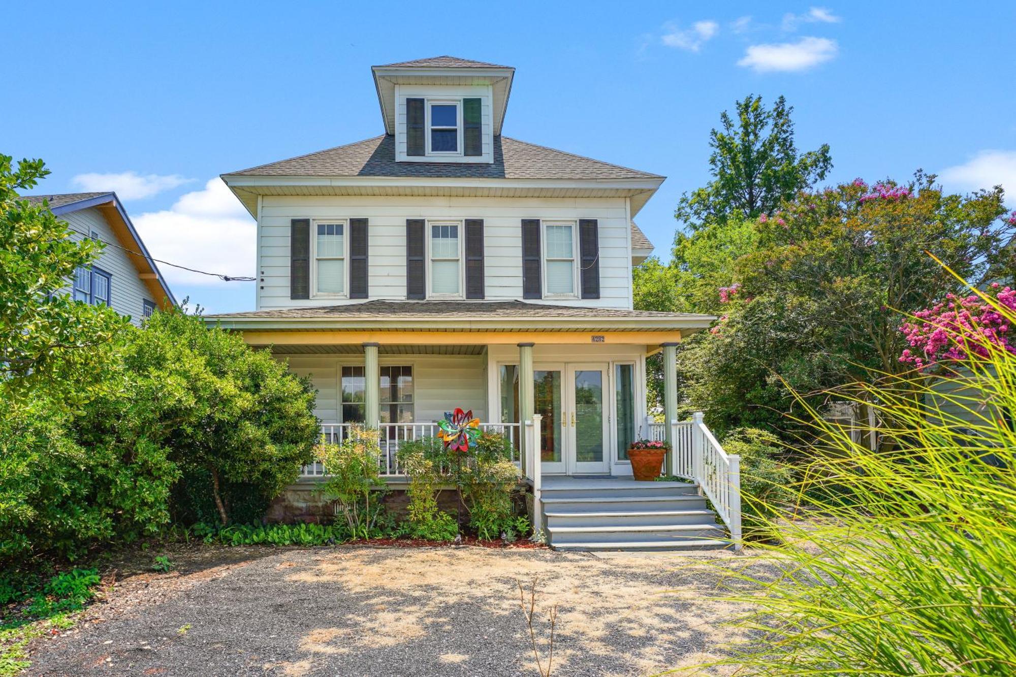 Oasis On Main - Charming Victorian On Main Street! Holiday home