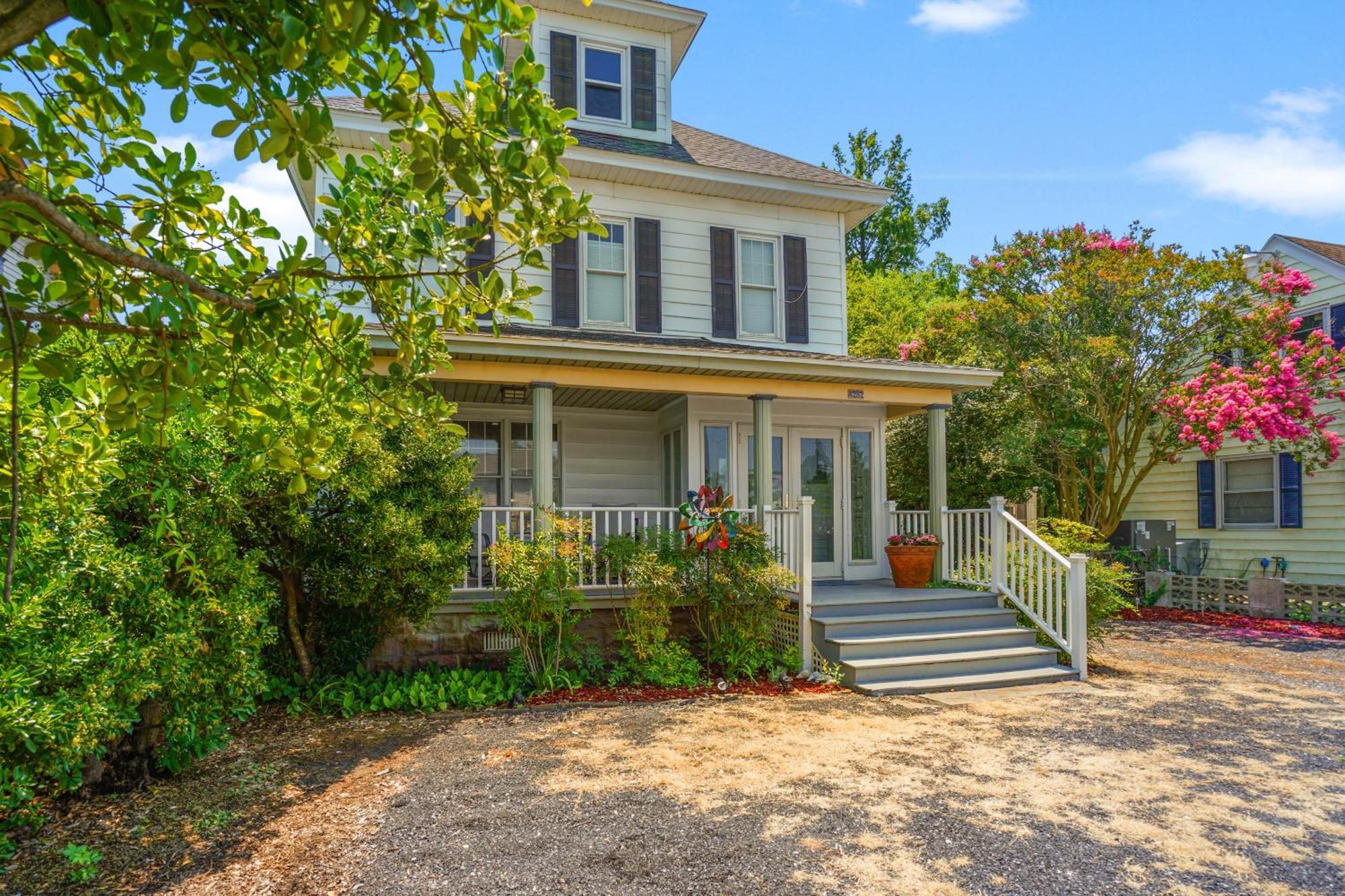 Oasis On Main - Charming Victorian On Main Street! * Chincoteague