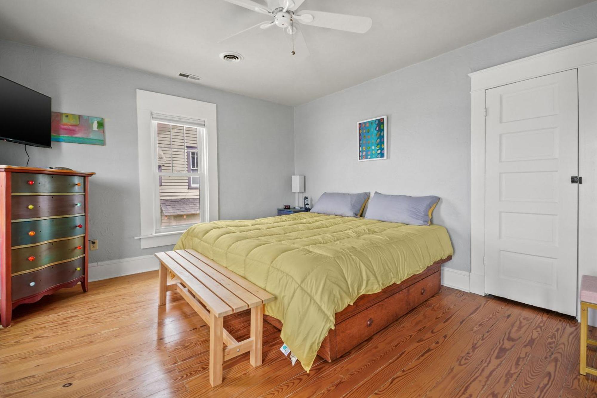 Oasis On Main - Charming Victorian On Main Street! Chincoteague