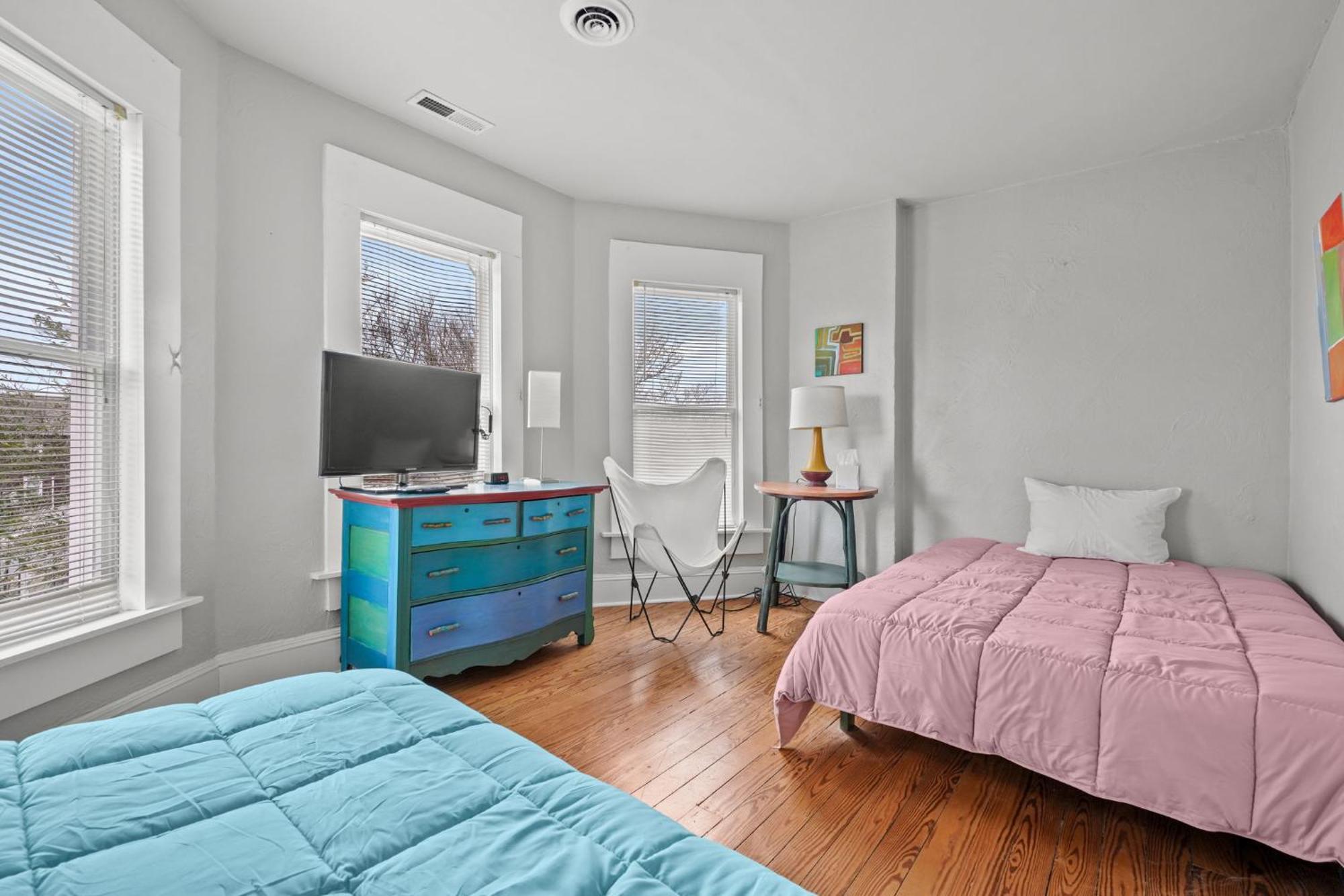 Holiday home Oasis On Main - Charming Victorian On Main Street!
