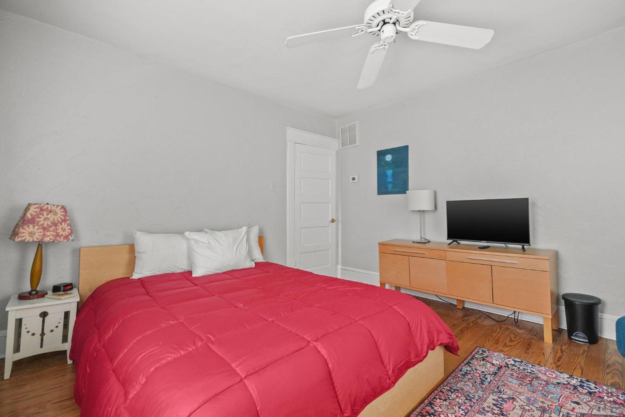 Oasis On Main - Charming Victorian On Main Street! Holiday home Chincoteague