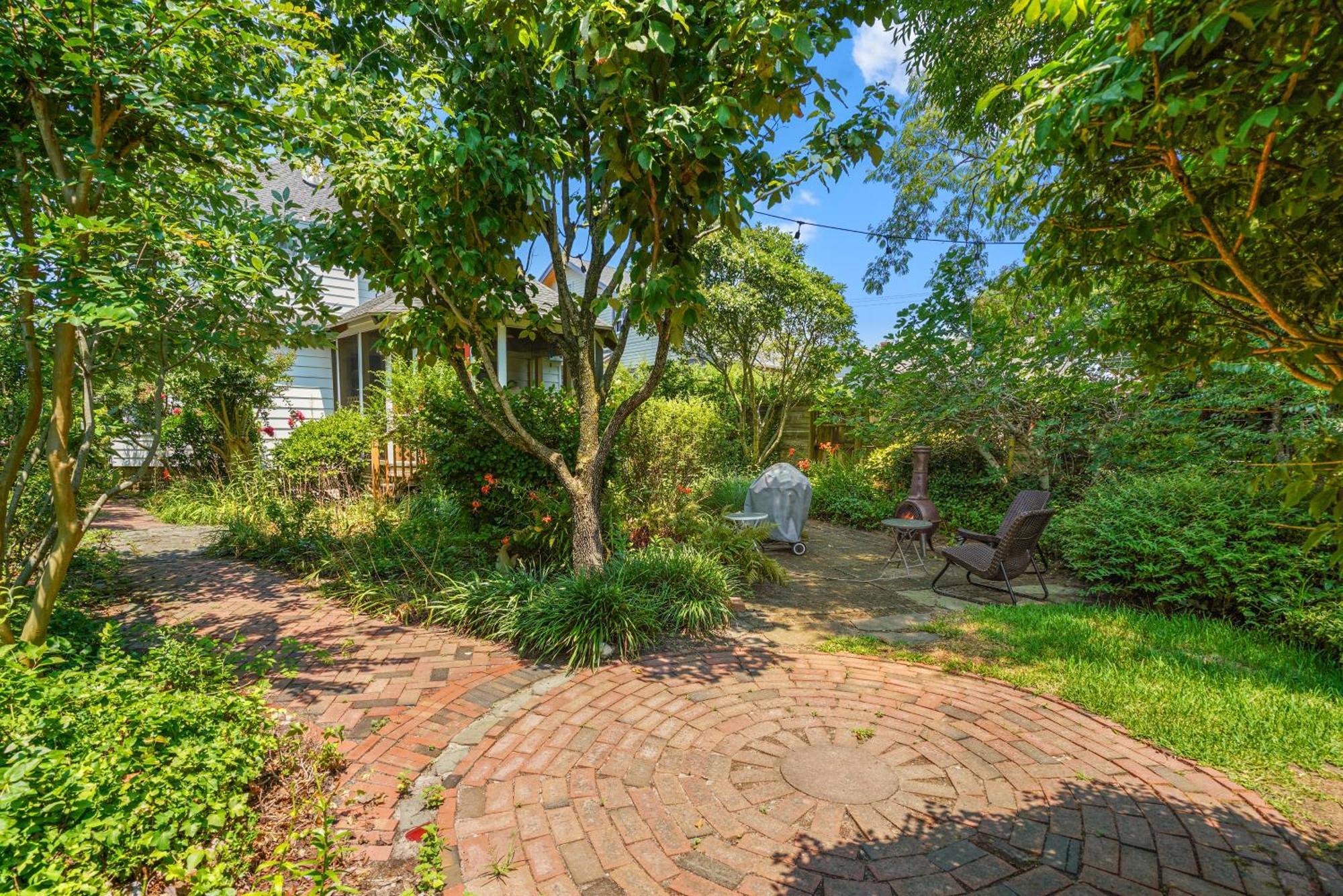 Oasis On Main - Charming Victorian On Main Street! Holiday home *