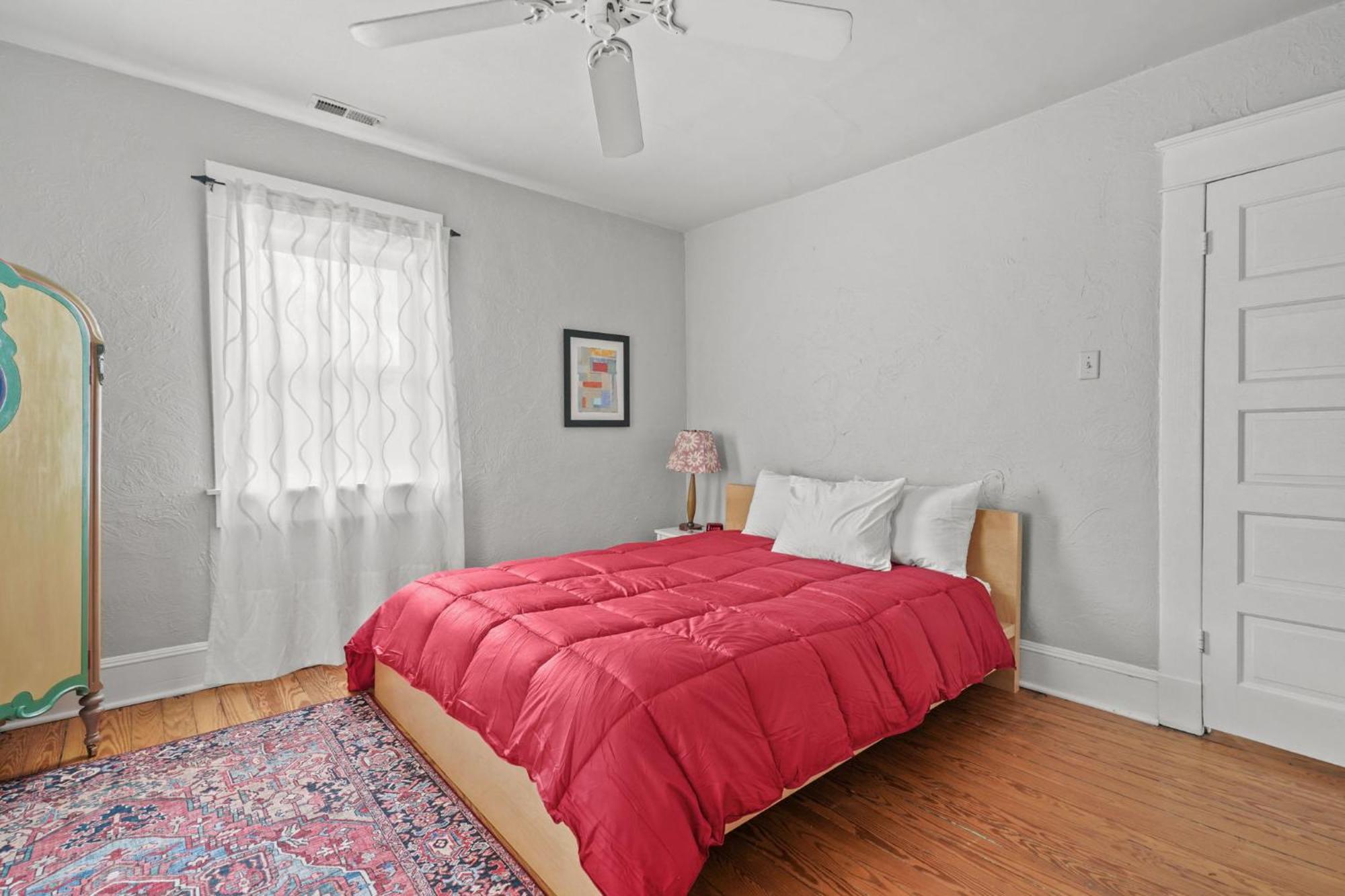 Oasis On Main - Charming Victorian On Main Street! Chincoteague