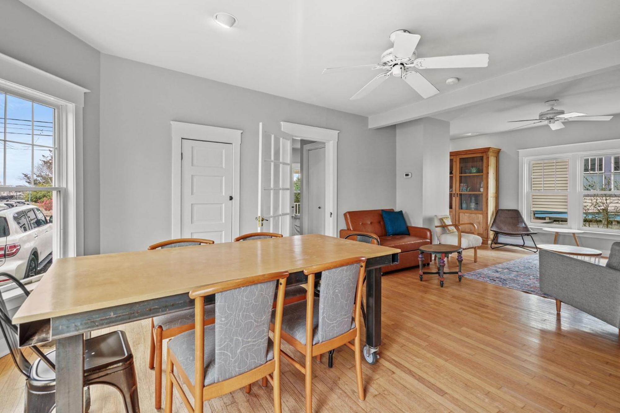 Oasis On Main - Charming Victorian On Main Street! Holiday home