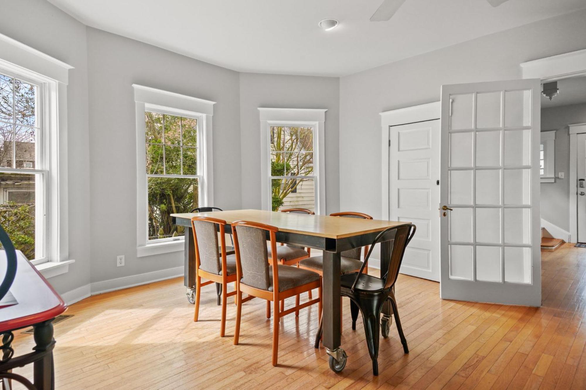 Oasis On Main - Charming Victorian On Main Street! Holiday home *